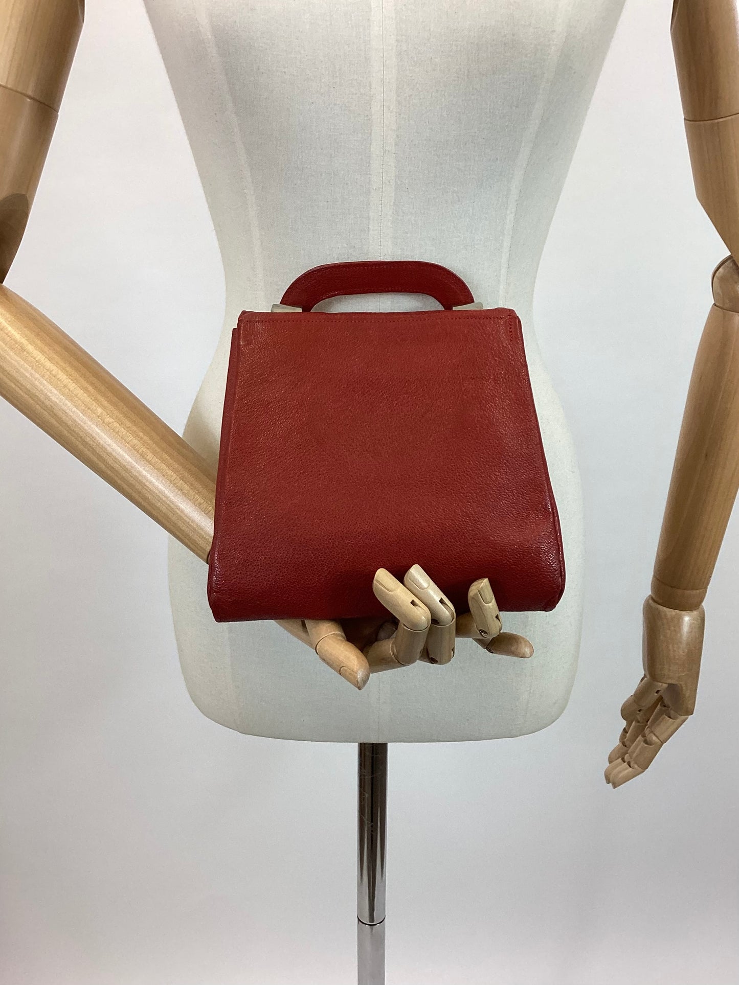 Original 1930’s dainty Handbag - Striking Red colour