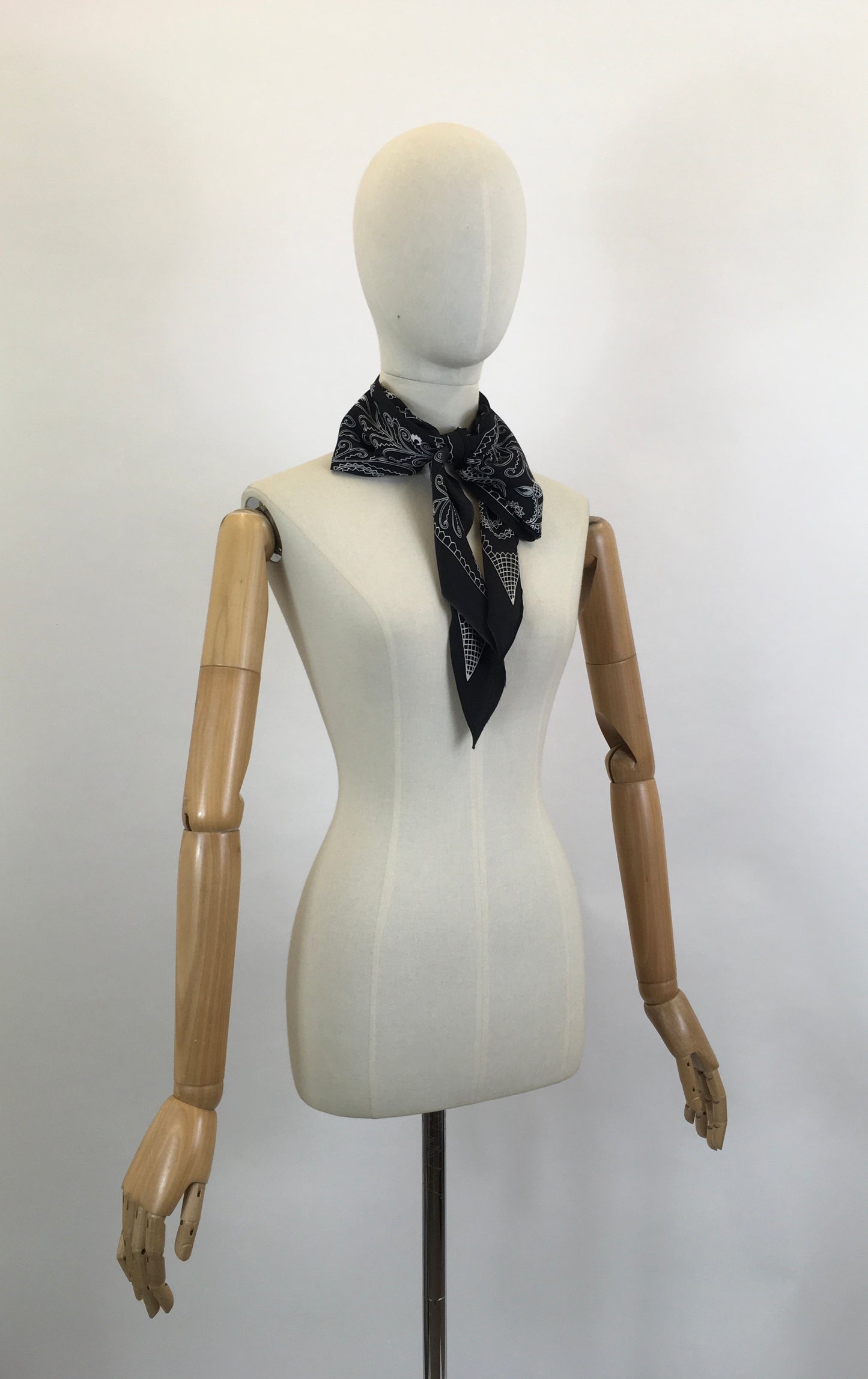 Original 1920's/1930's Deco Dagger point scarf - Black & White