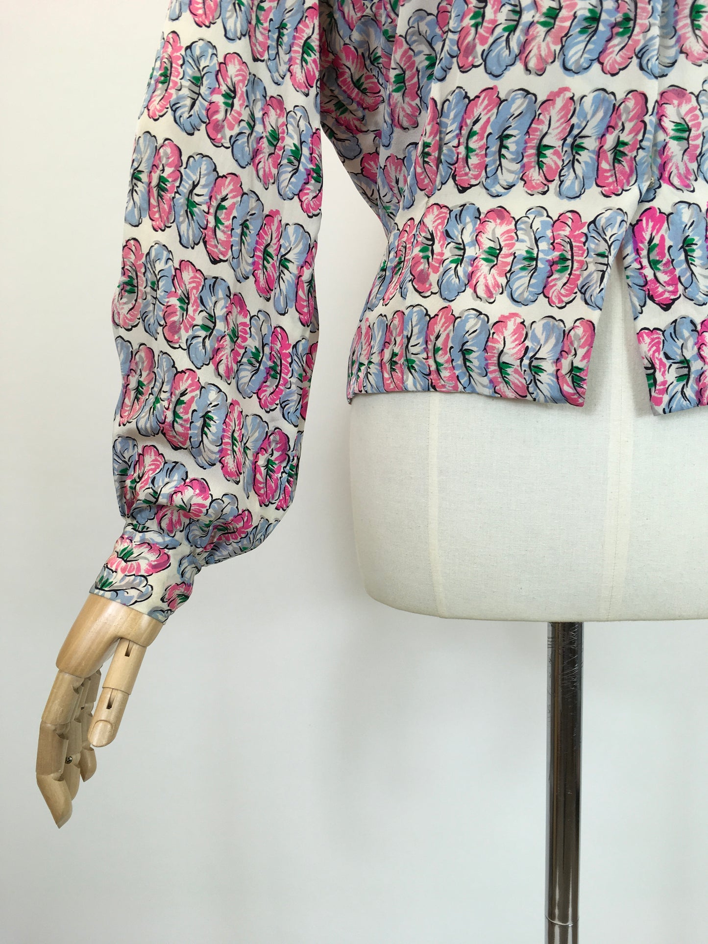 Original fabulous 1940’s long sleeved blouse - in Pink and Blue flower heads.
