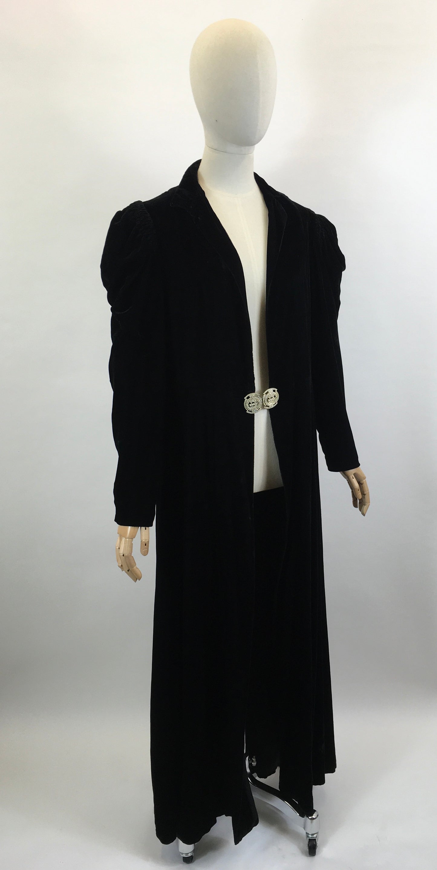 Original 1920’s Beautiful Velvet Opera Coat in Black