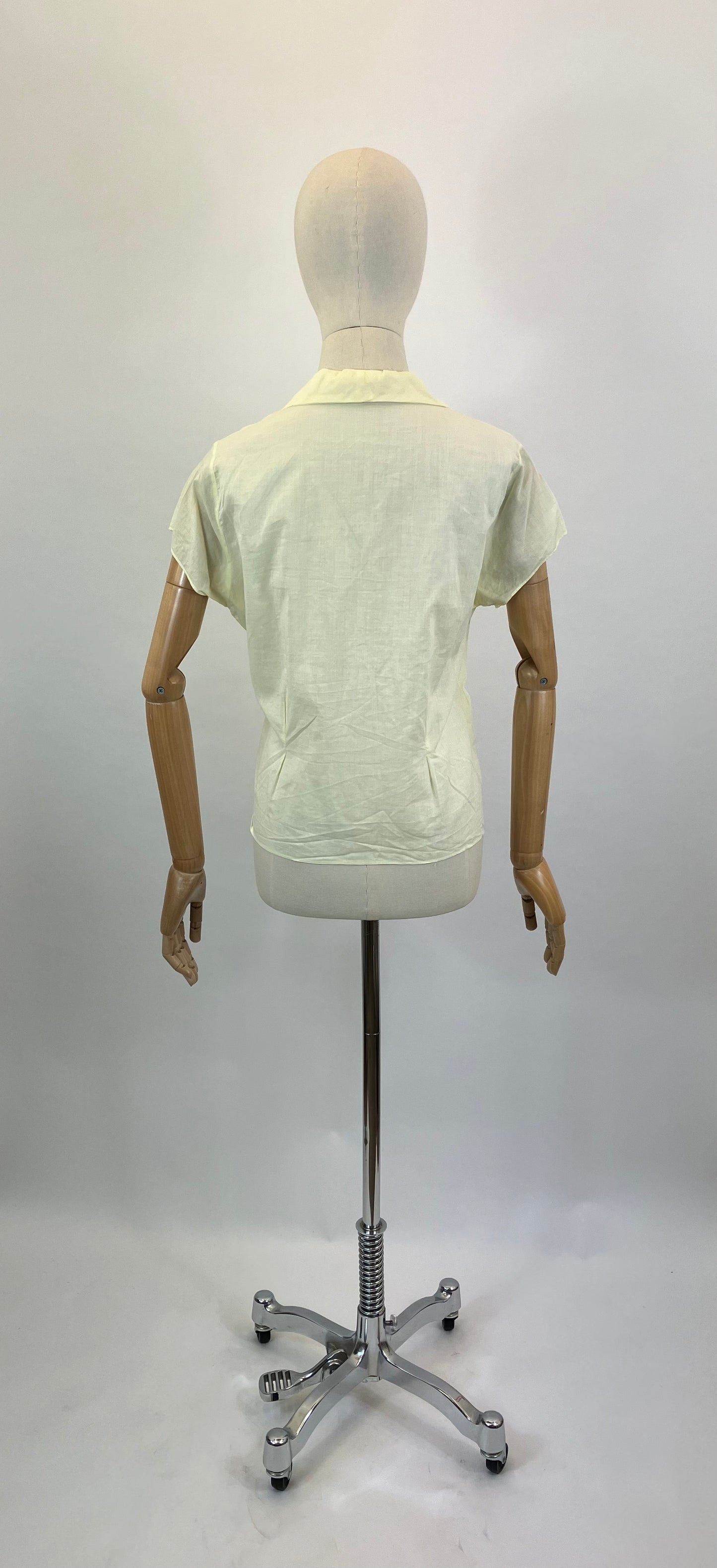 Original 1950’s Embroidered Blouse - soft Lemon