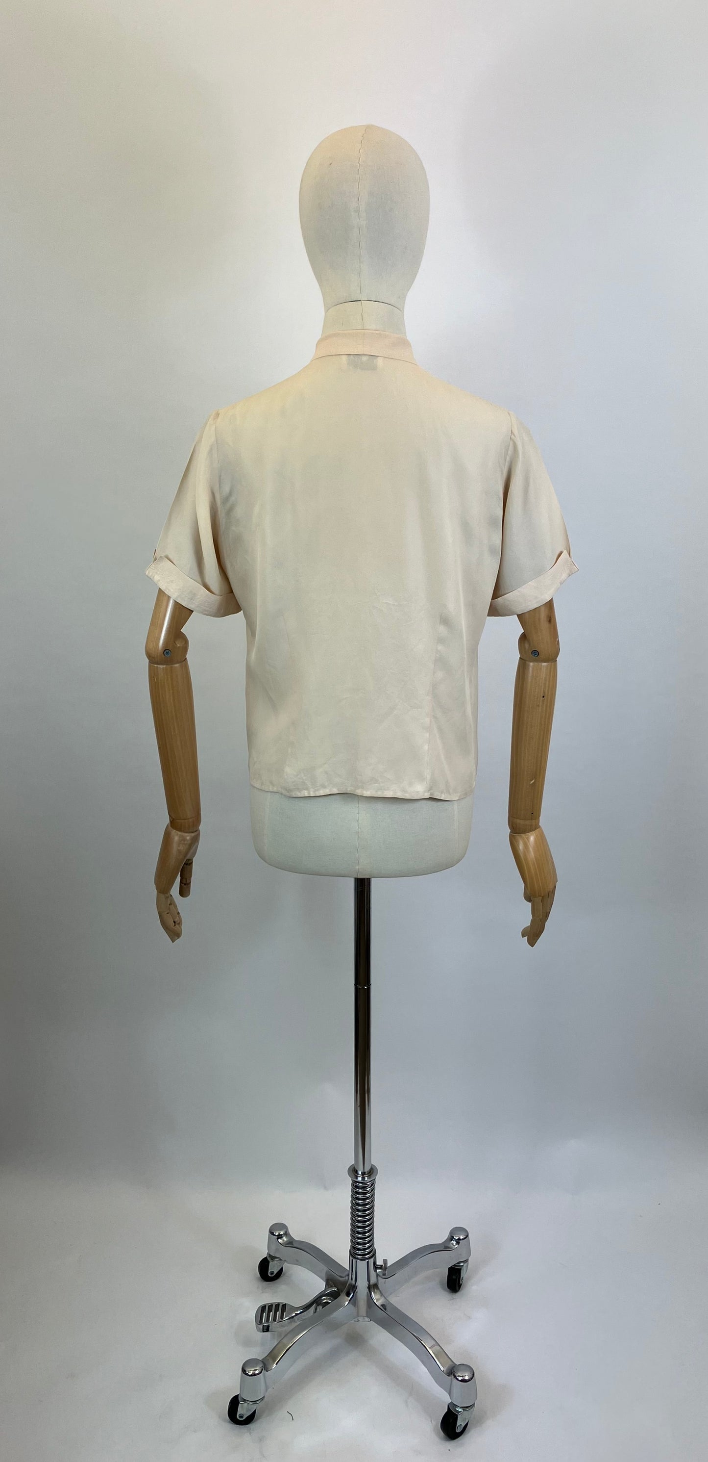 Original Beautiful 1950’s Blouse - soft Apricot