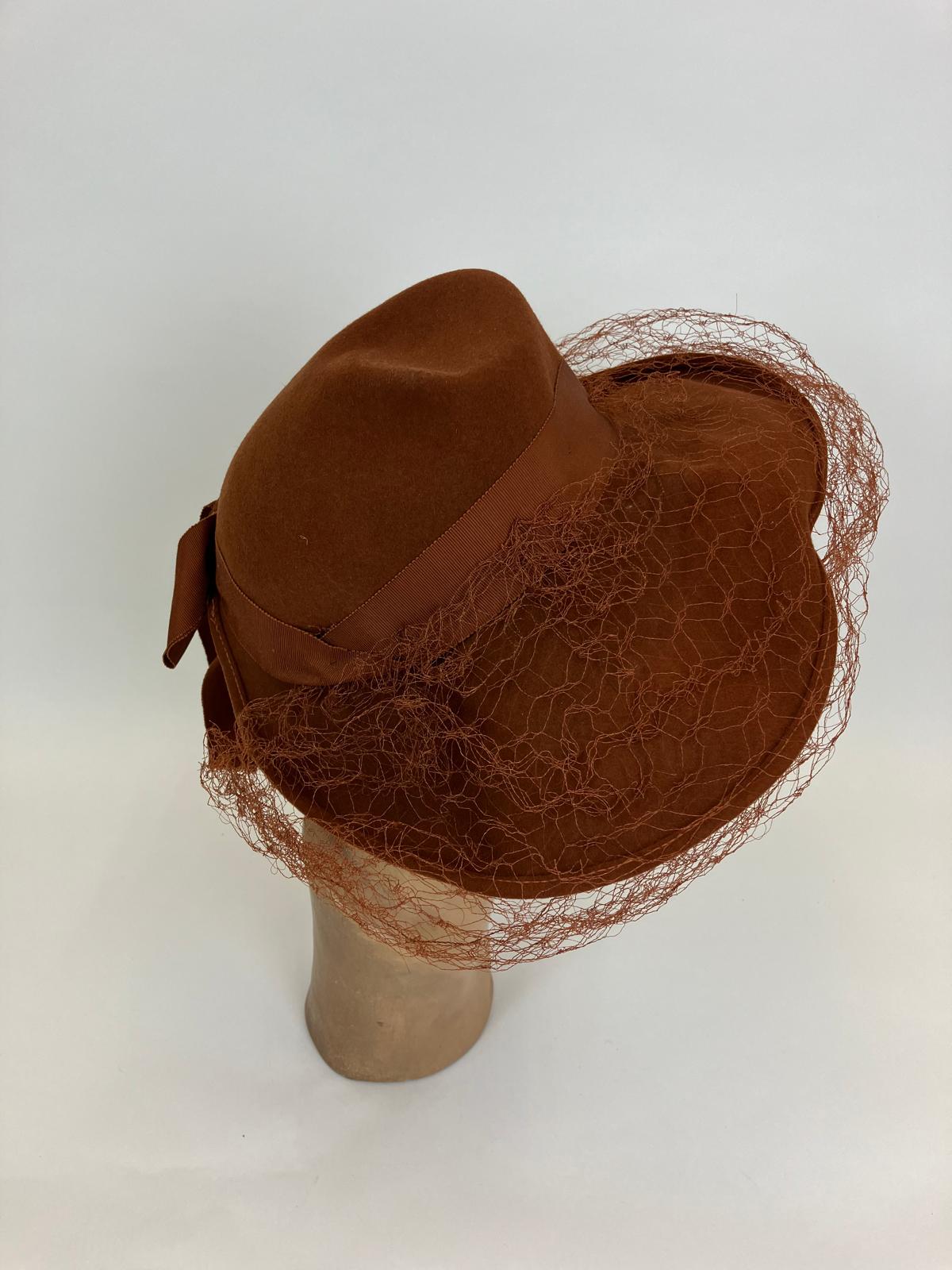 Original 1940's Beautiful Heart shaped Hat - true Cinnamon