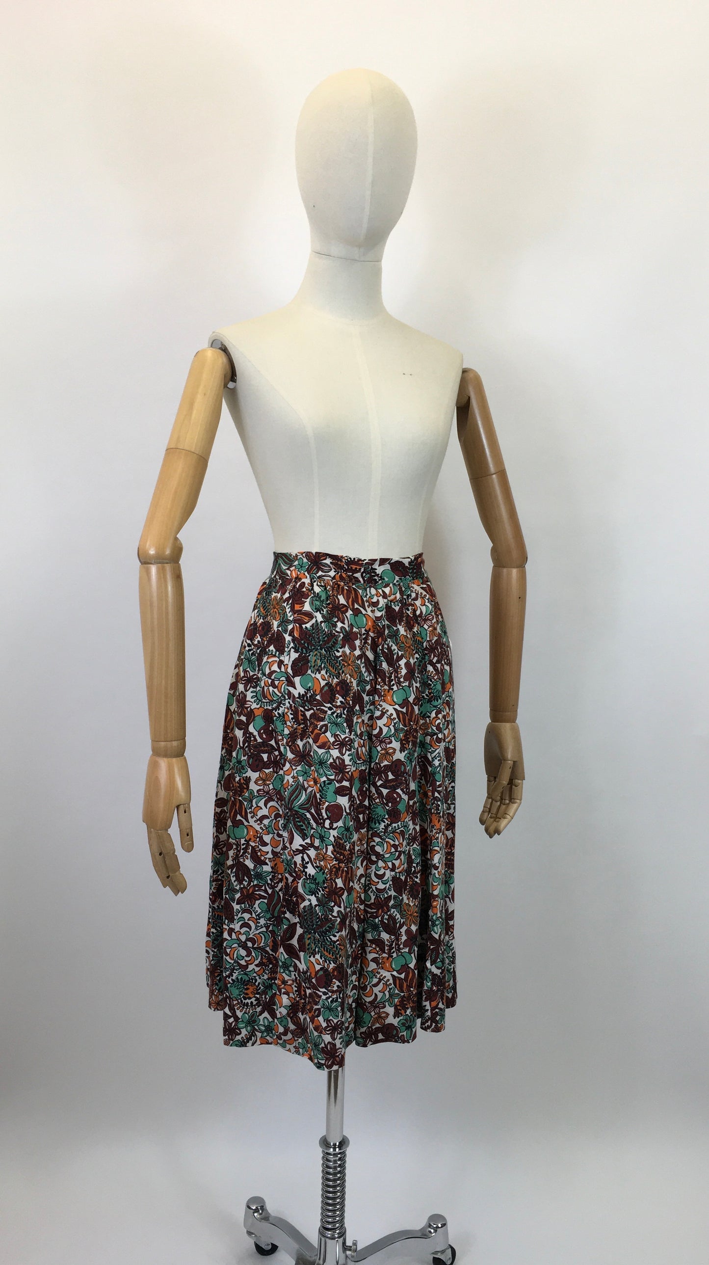 Original 1940’s Fabulous Moygashel linen Novelty print skirt - in Brown, orange and Green