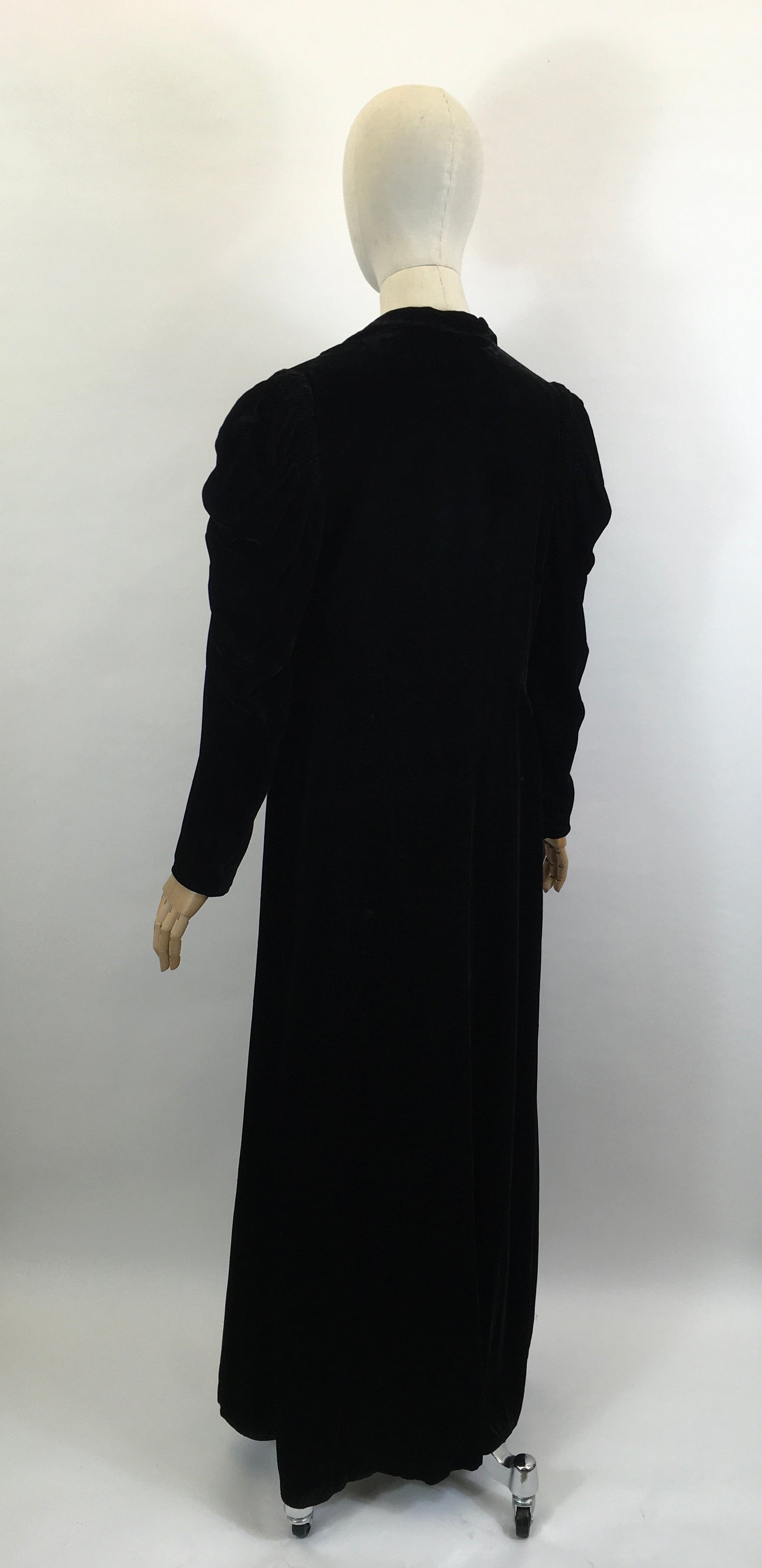 Original 1920’s Beautiful Velvet Opera Coat in Black