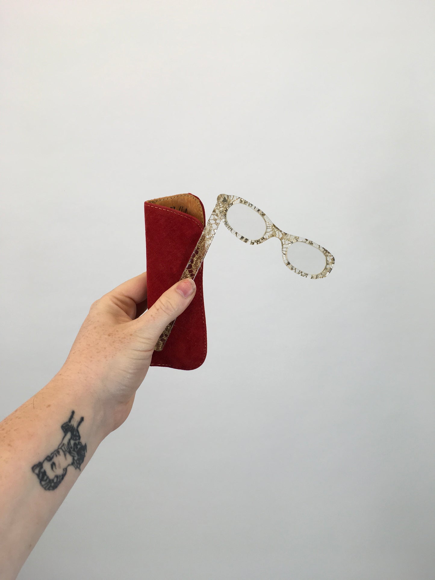 Original 1950’s Fabulous Handled Glasses With Case - In A Gold Confetti Early Plastic