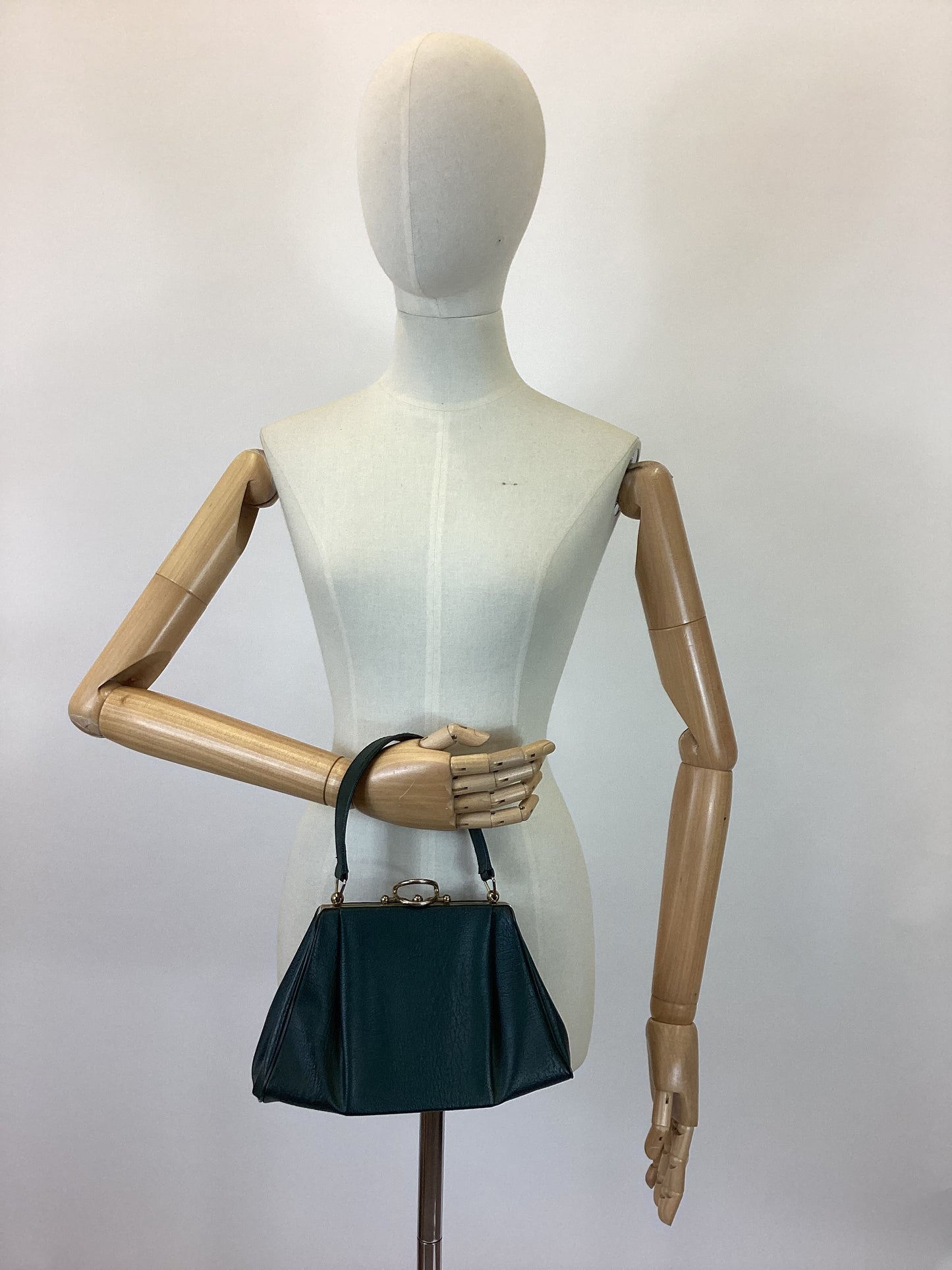 Original 1940's Gorgeous shape handbag - in Forest Green