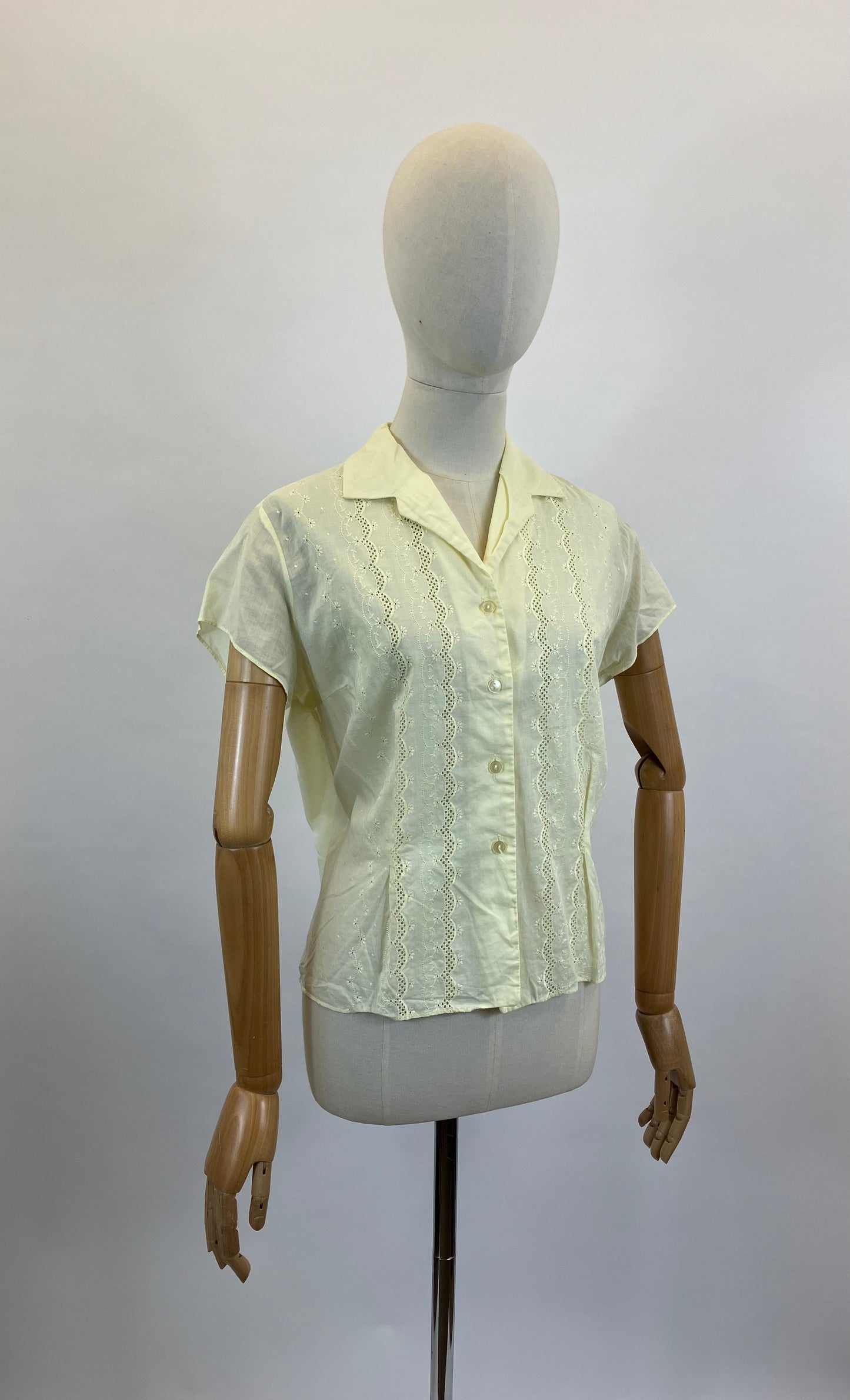 Original 1950’s Embroidered Blouse - soft Lemon