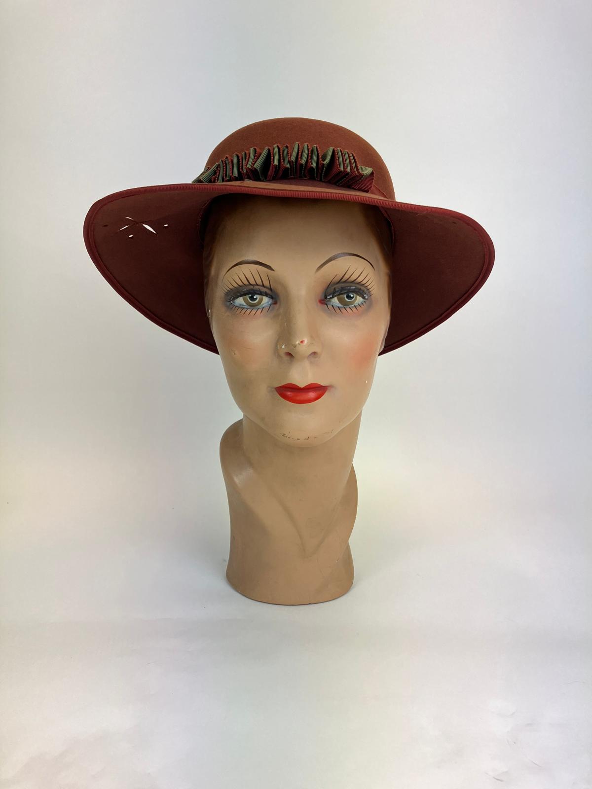 Original 1940's Delightful felt hat with contrast colouring - Rust and Sage Green