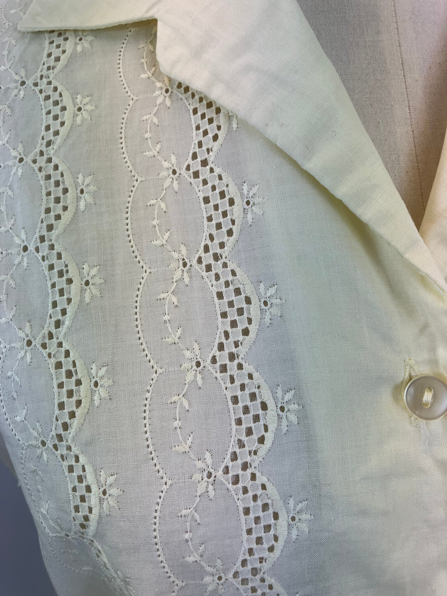 Original 1950’s Embroidered Blouse - soft Lemon