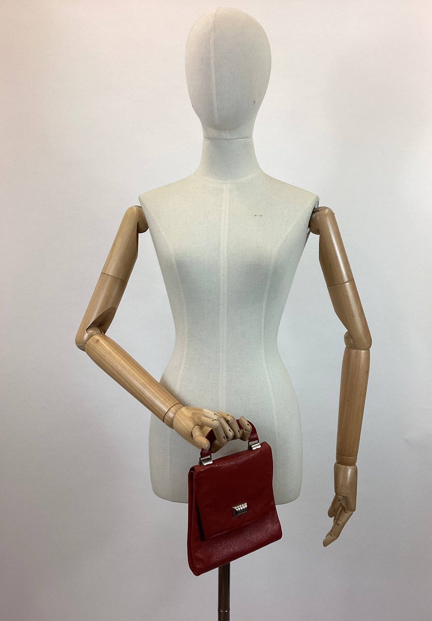 Original 1930’s dainty Handbag - Striking Red colour