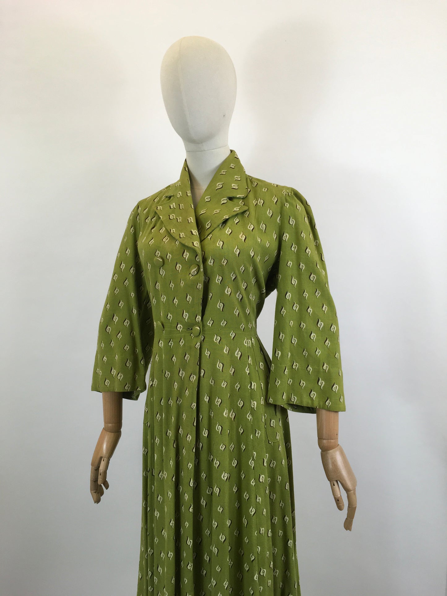 Original 1940’s Fabulous Moygashel Linen Dress/ housecoat  - soft green , brown and cream