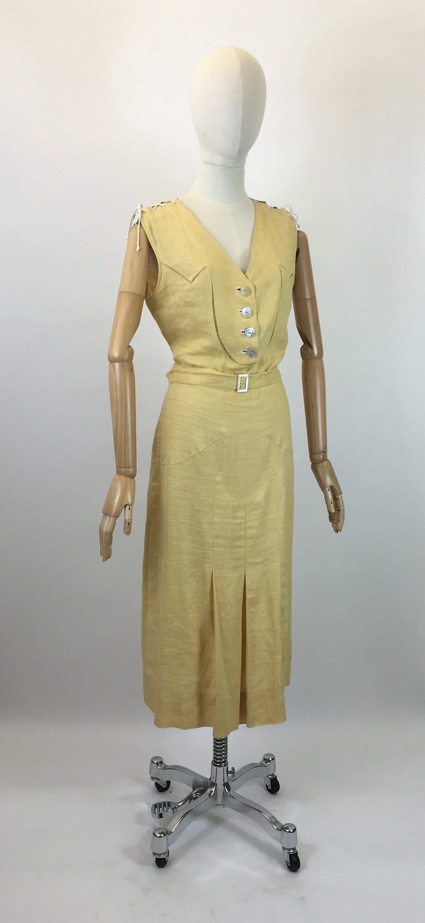 Original 1930’s Sensational Linen Dress in Sunshine Yellow - With Lace details
