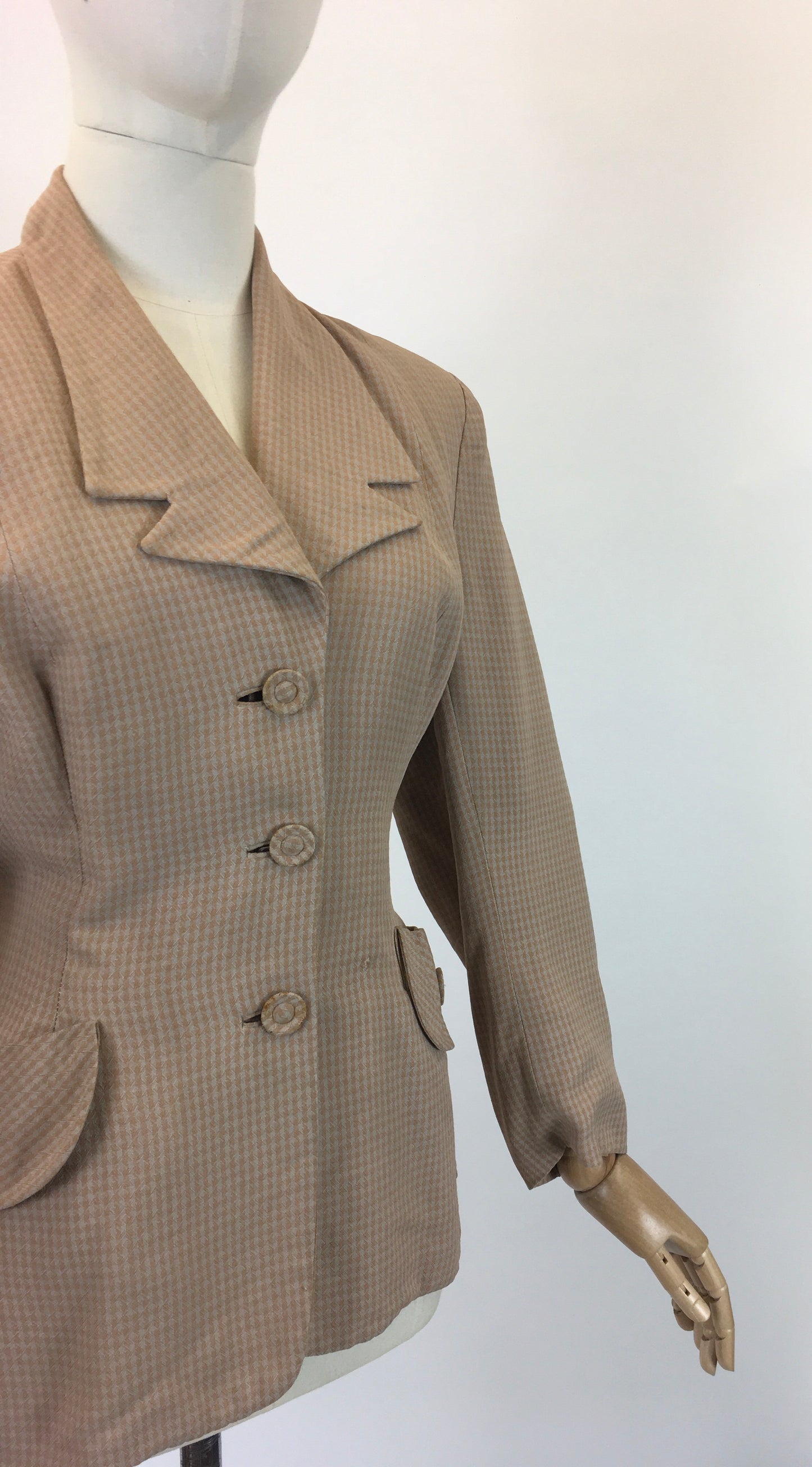 Original 40s darling jacket - in Peach and taupe dogtooth