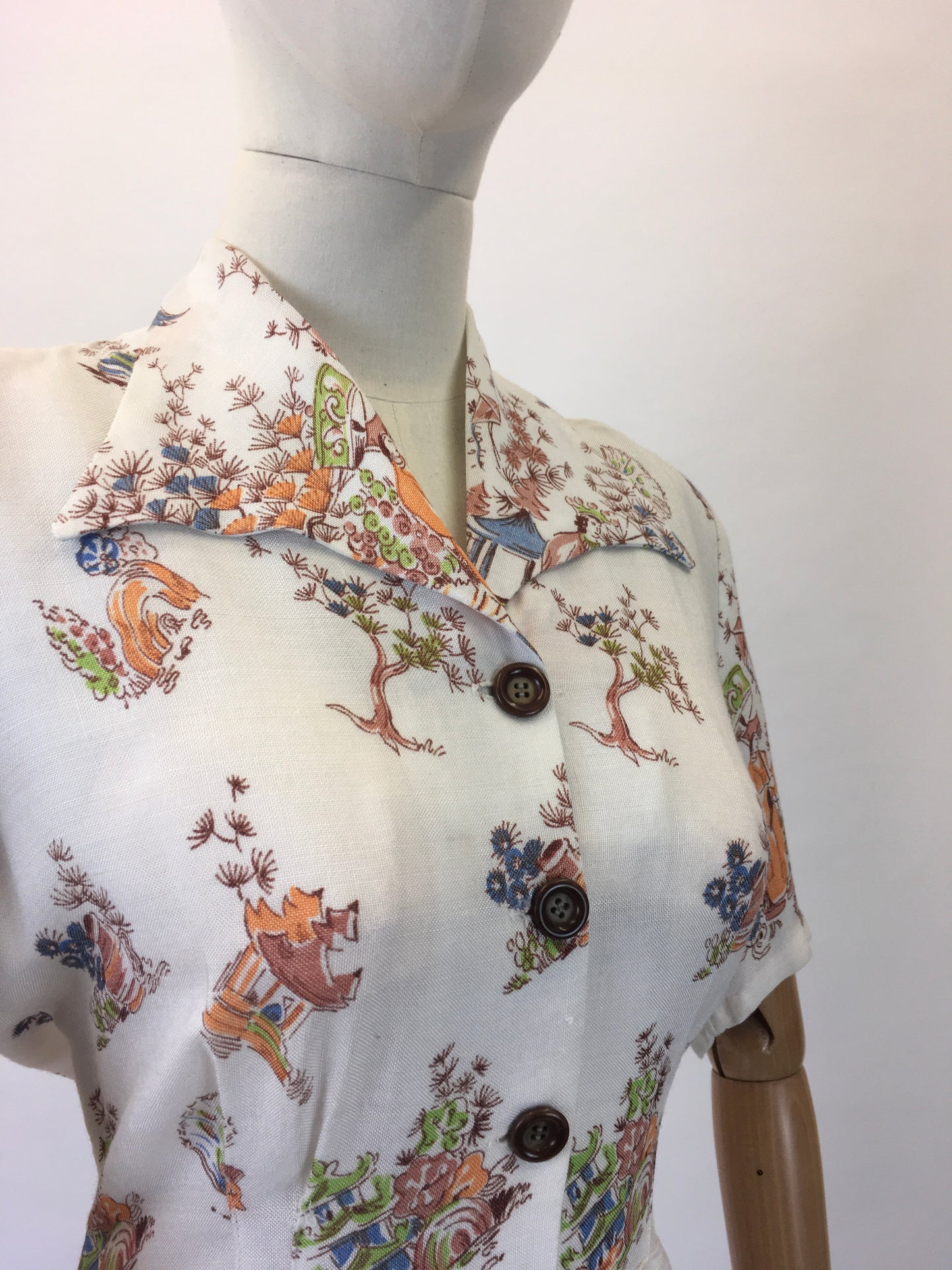 Original 1940s Novelty print dress-amazing brightly coloured scenes.