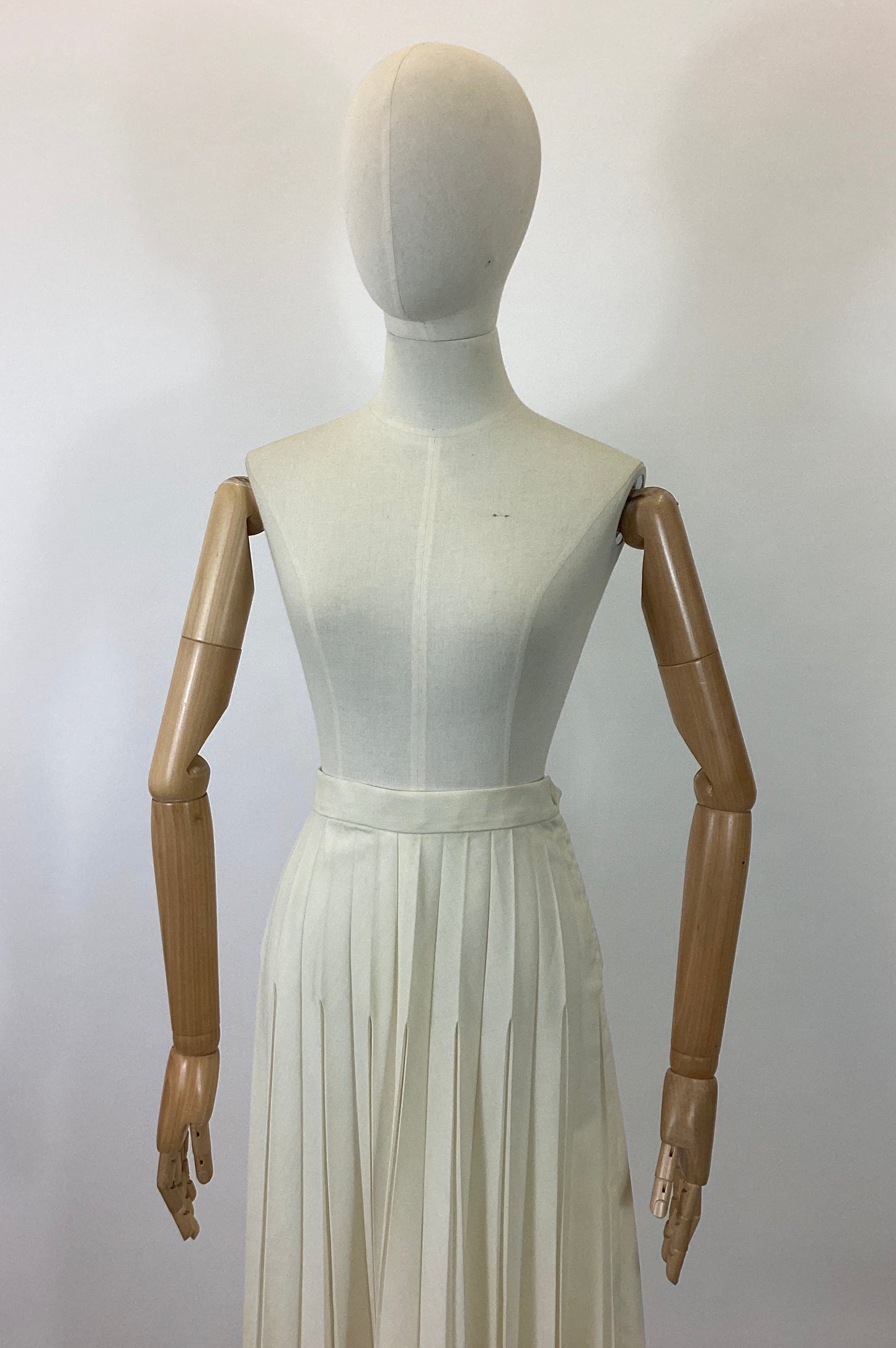 Original 1950’s Gorgeous fully pleated skirt - cream