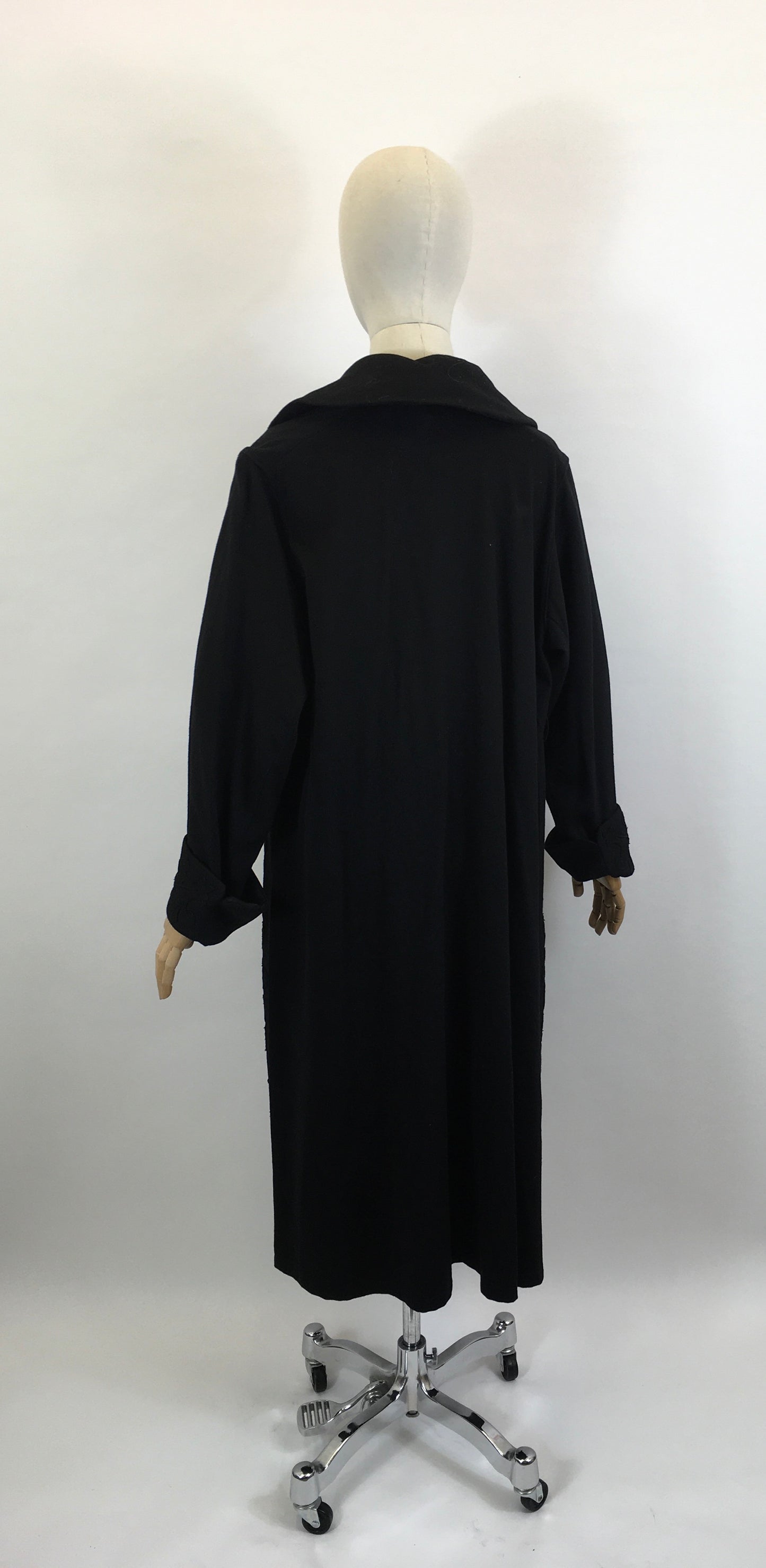 Original 20’s/ 30’s Fabulous Wool Coat in Black