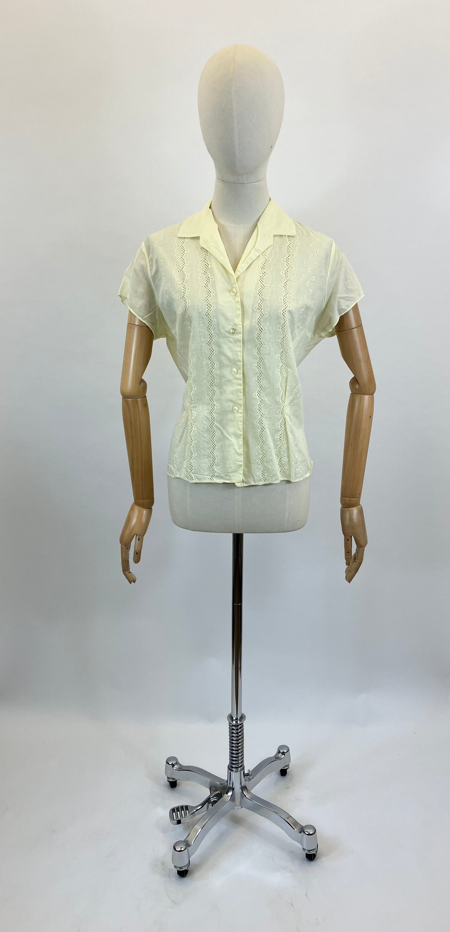 Original 1950’s Embroidered Blouse - soft Lemon
