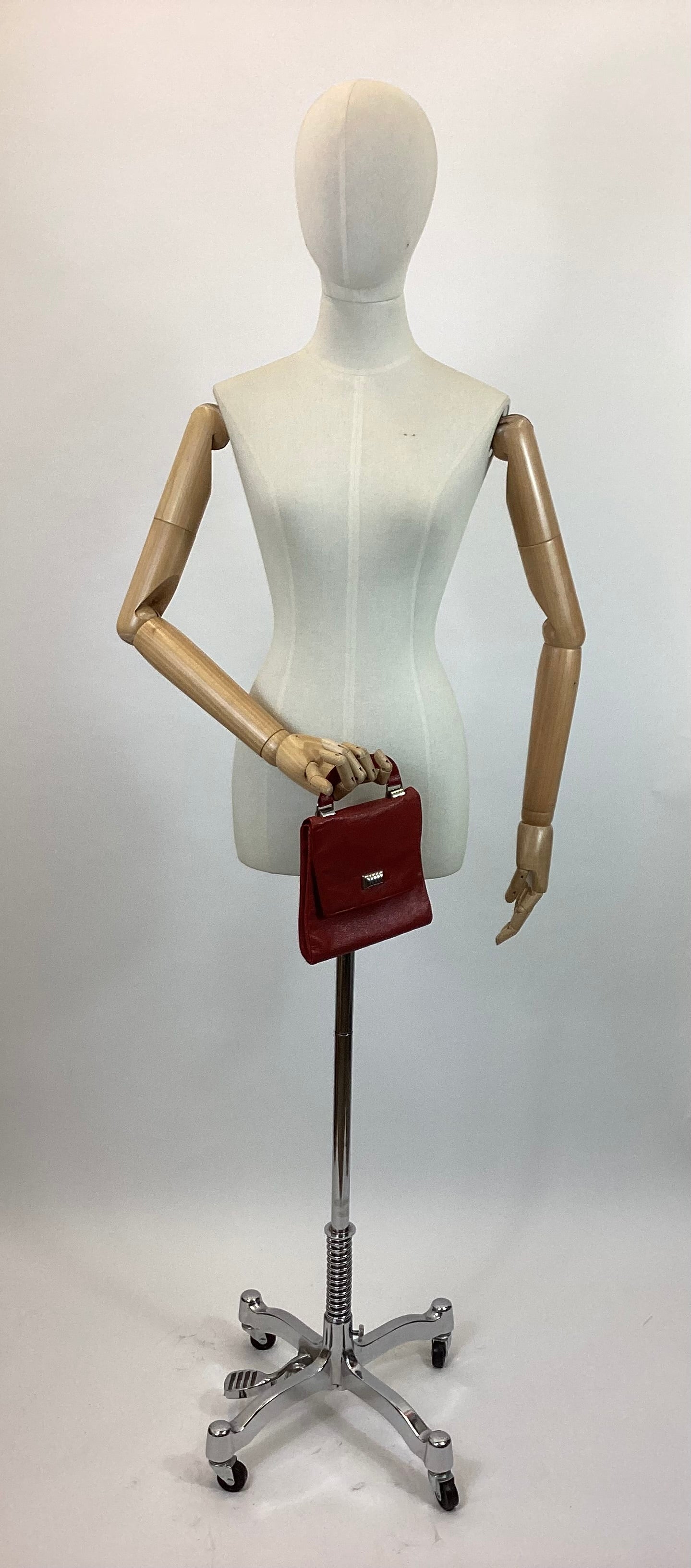 Original 1930’s dainty Handbag - Striking Red colour