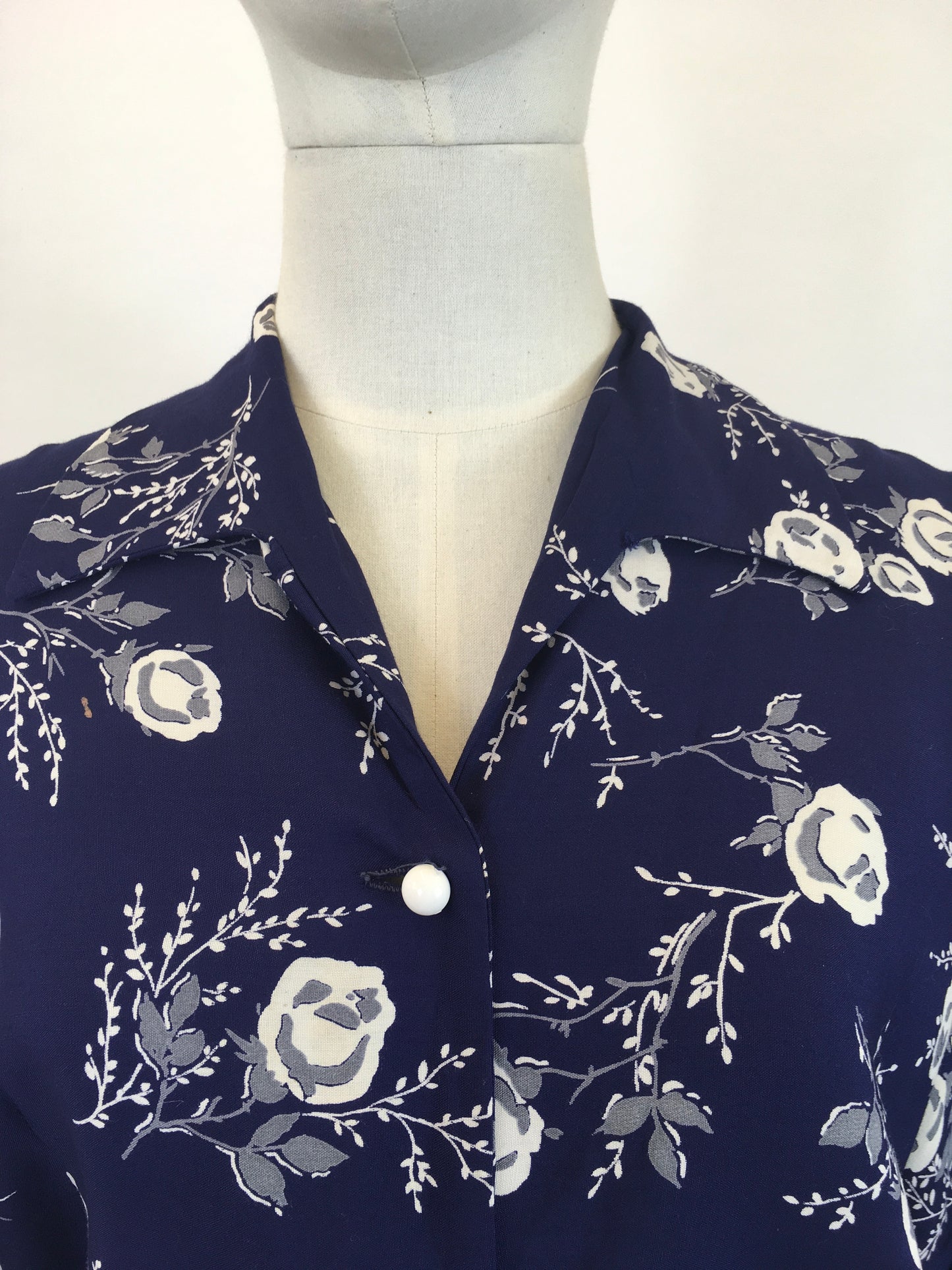 Original 1940’s Floral Cotton Shirtwaister dress - In hues of Cream and grey flowers