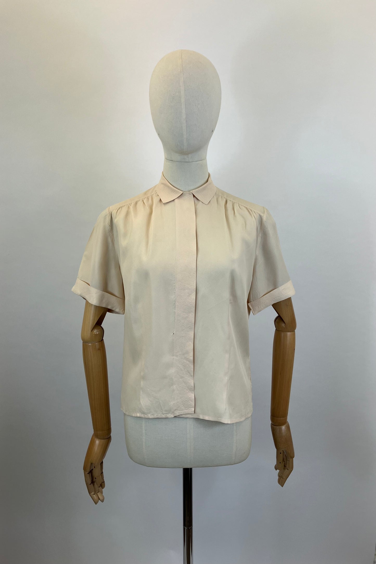 Original Beautiful 1950’s Blouse - soft Apricot