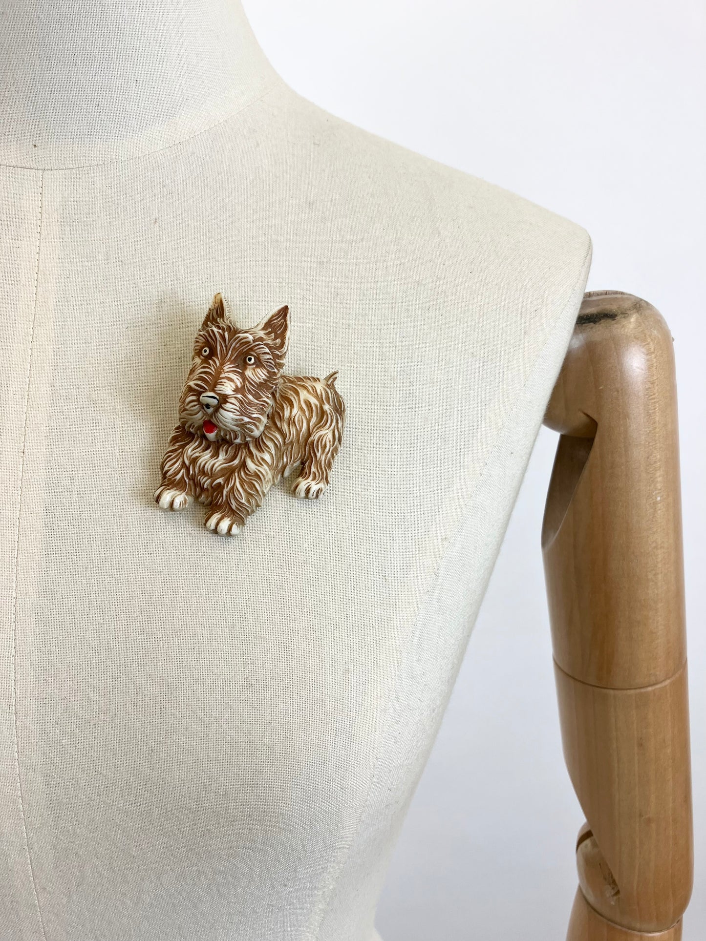 Original 1940's Fabulous Moving Head Doggie brooch