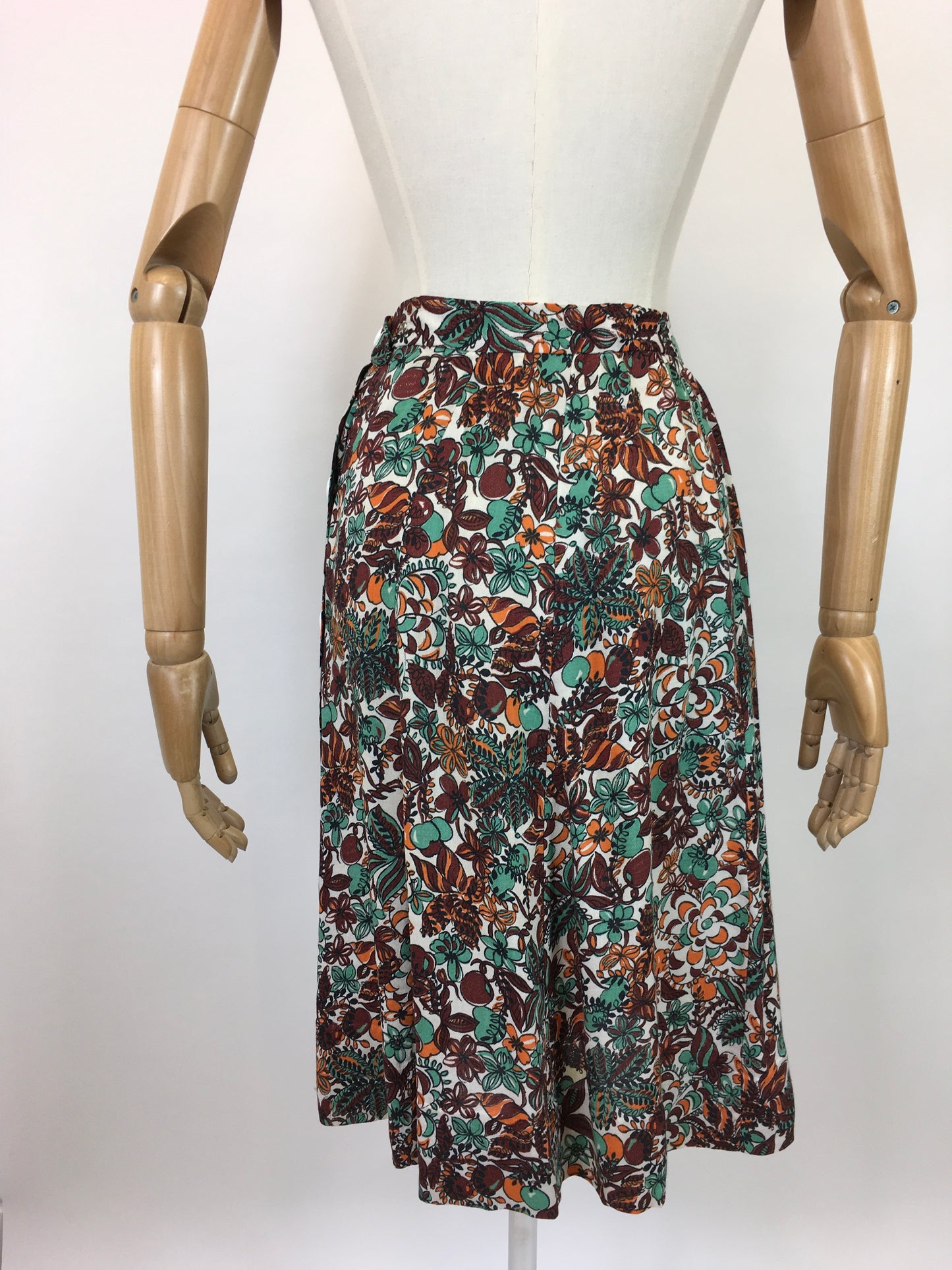 Original 1940’s Fabulous Moygashel linen Novelty print skirt - in Brown, orange and Green