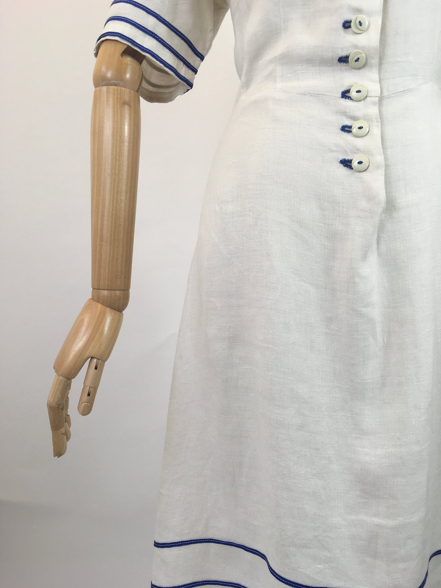 Original early 30’s Linen dress - White with contrast Blue Detailing.