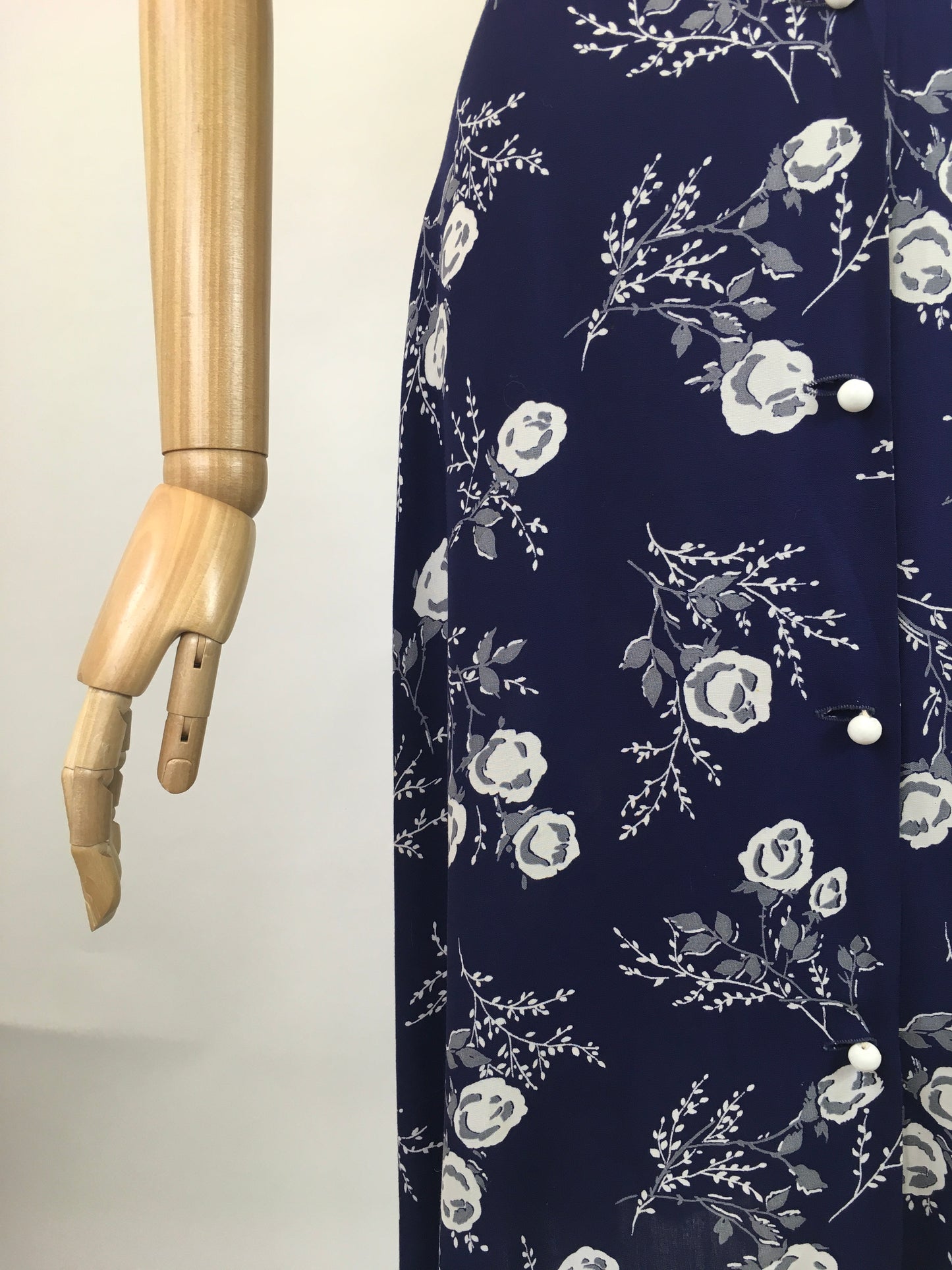 Original 1940’s Floral Cotton Shirtwaister dress - In hues of Cream and grey flowers