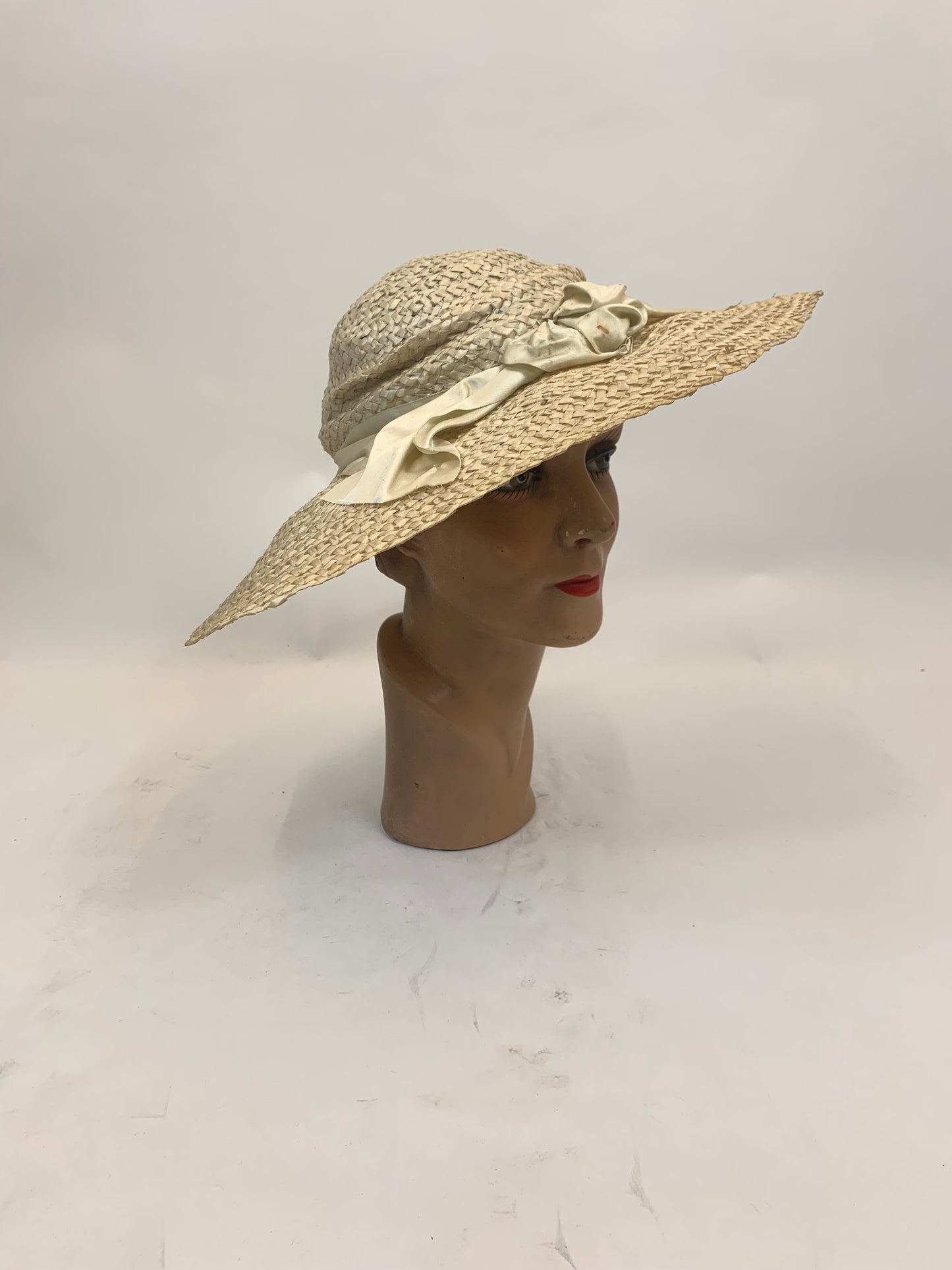 Original Beautiful Edwardian Walking Hat - Cream