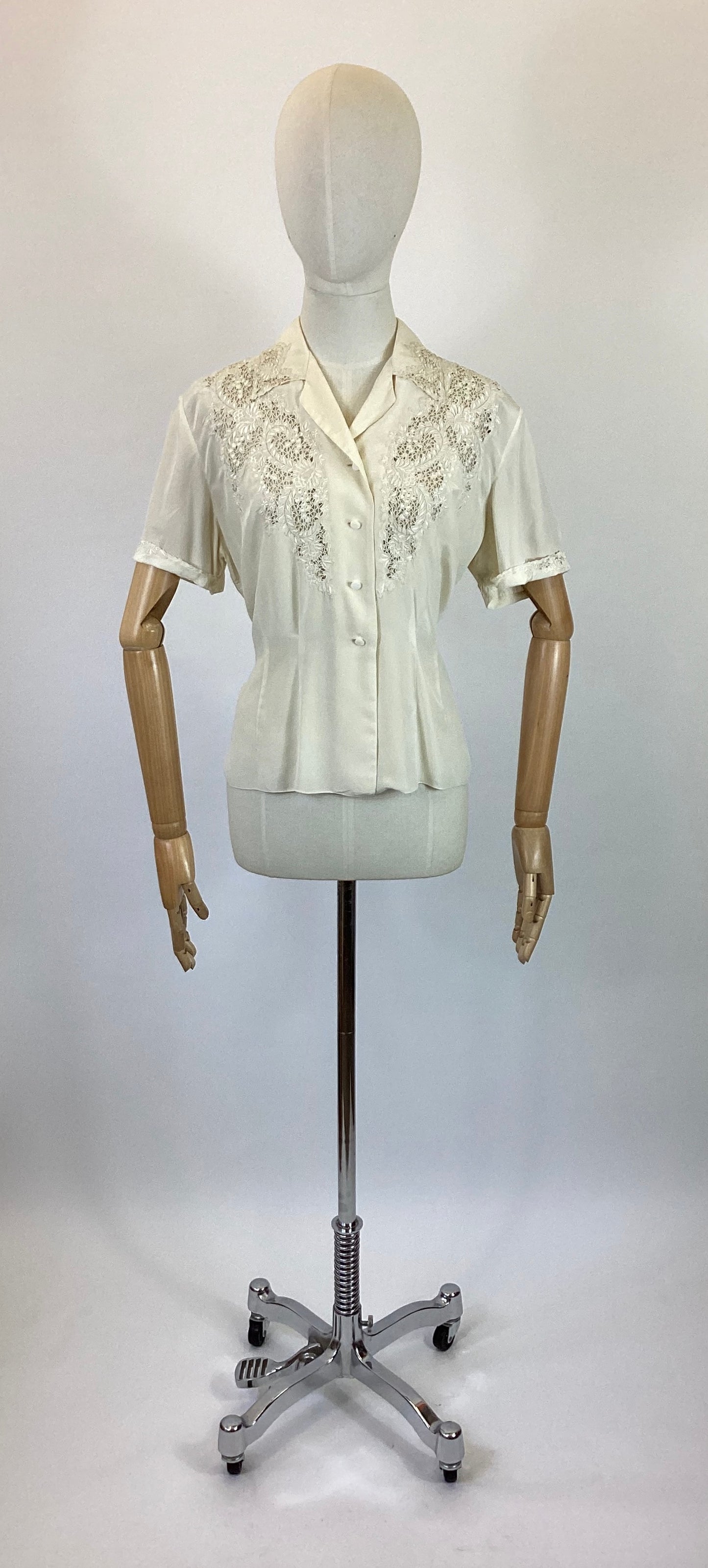 Original 40’s  Embroidered Blouse - in cream