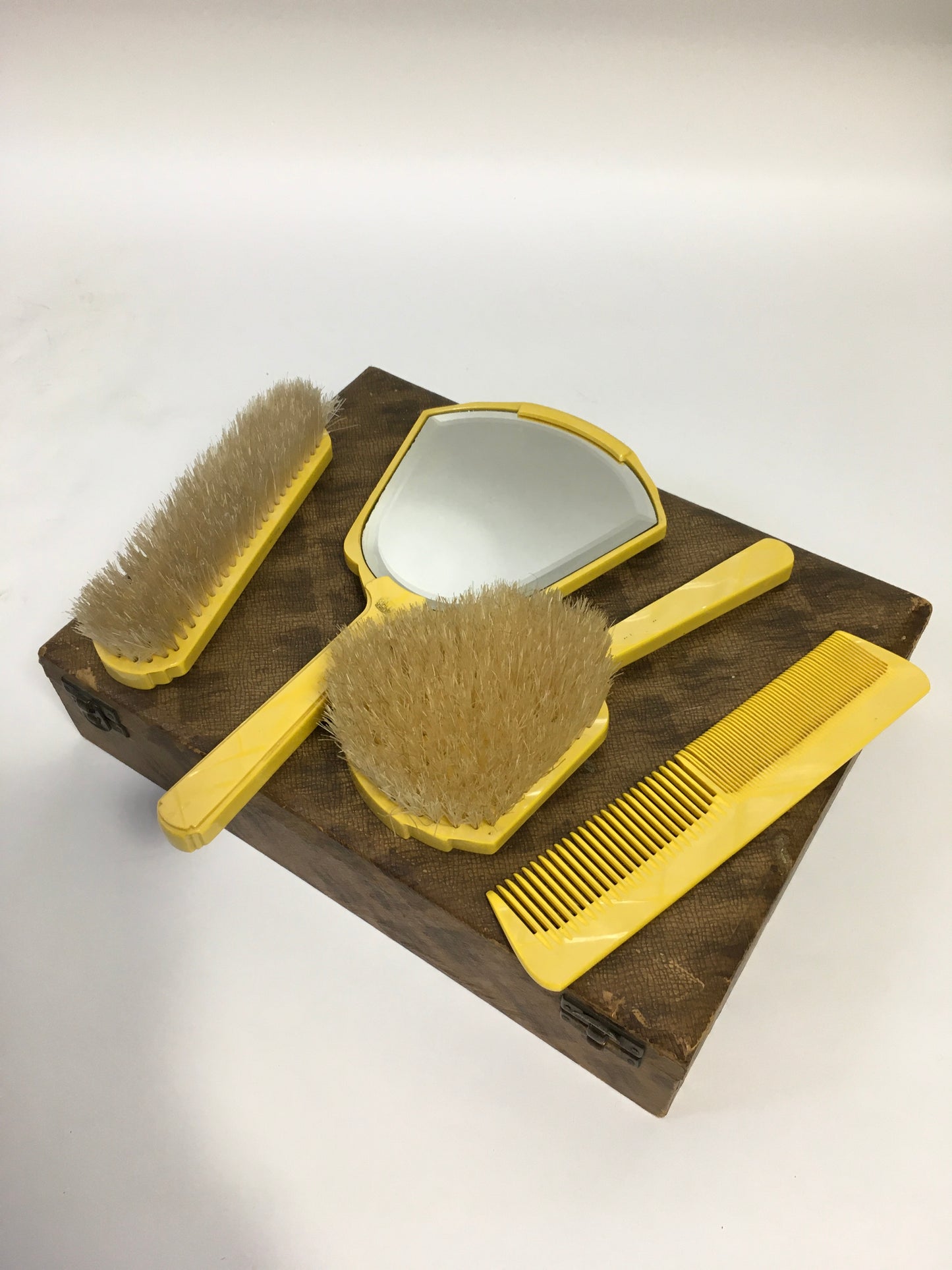 Original 1940’s /50’s Phenolic 4pc Dressing Table Set - in Canary Yellow marl