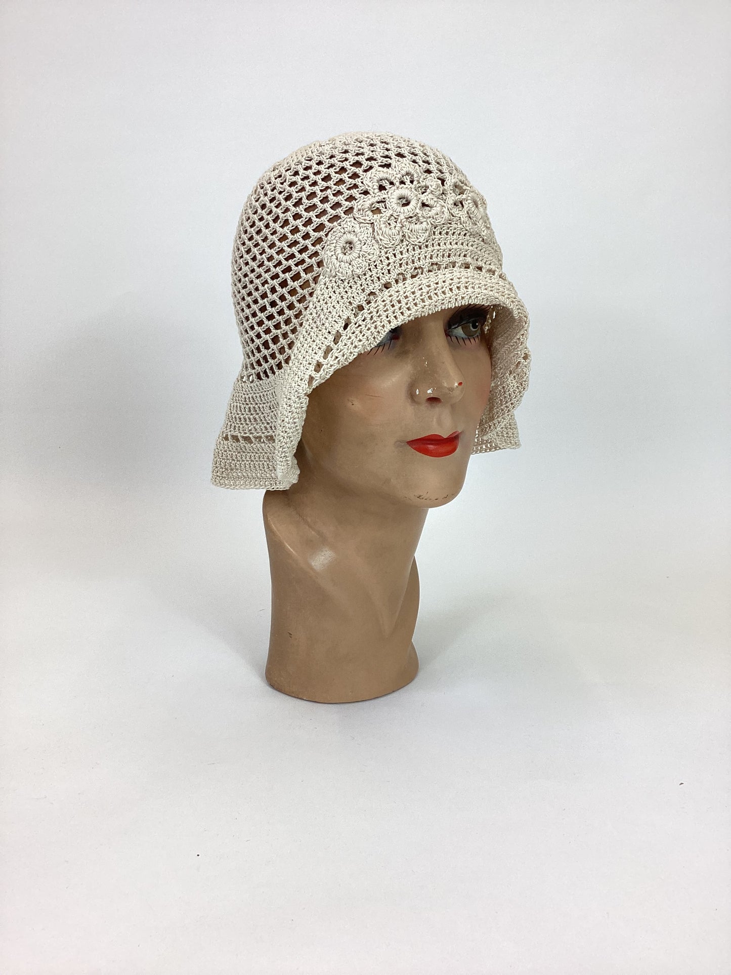 Original 20's / 30's Fine Crochet cloche hat - in a subtle cream.