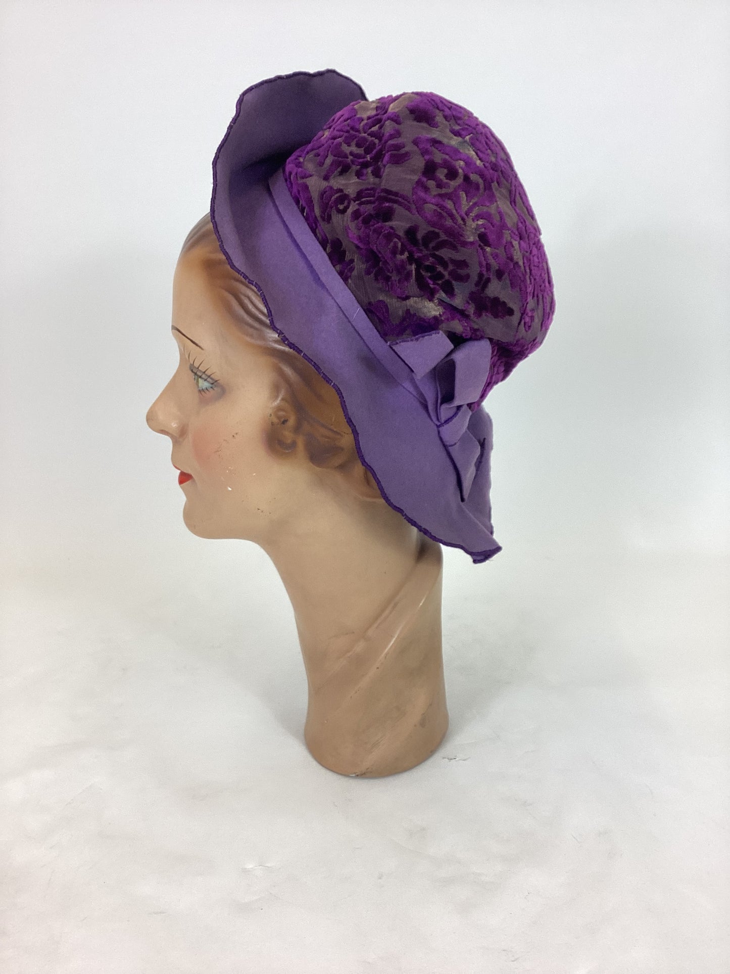 Original 20’s / 30’s maybe earlier Amazing hat - Purple flock Velvet and Felt
