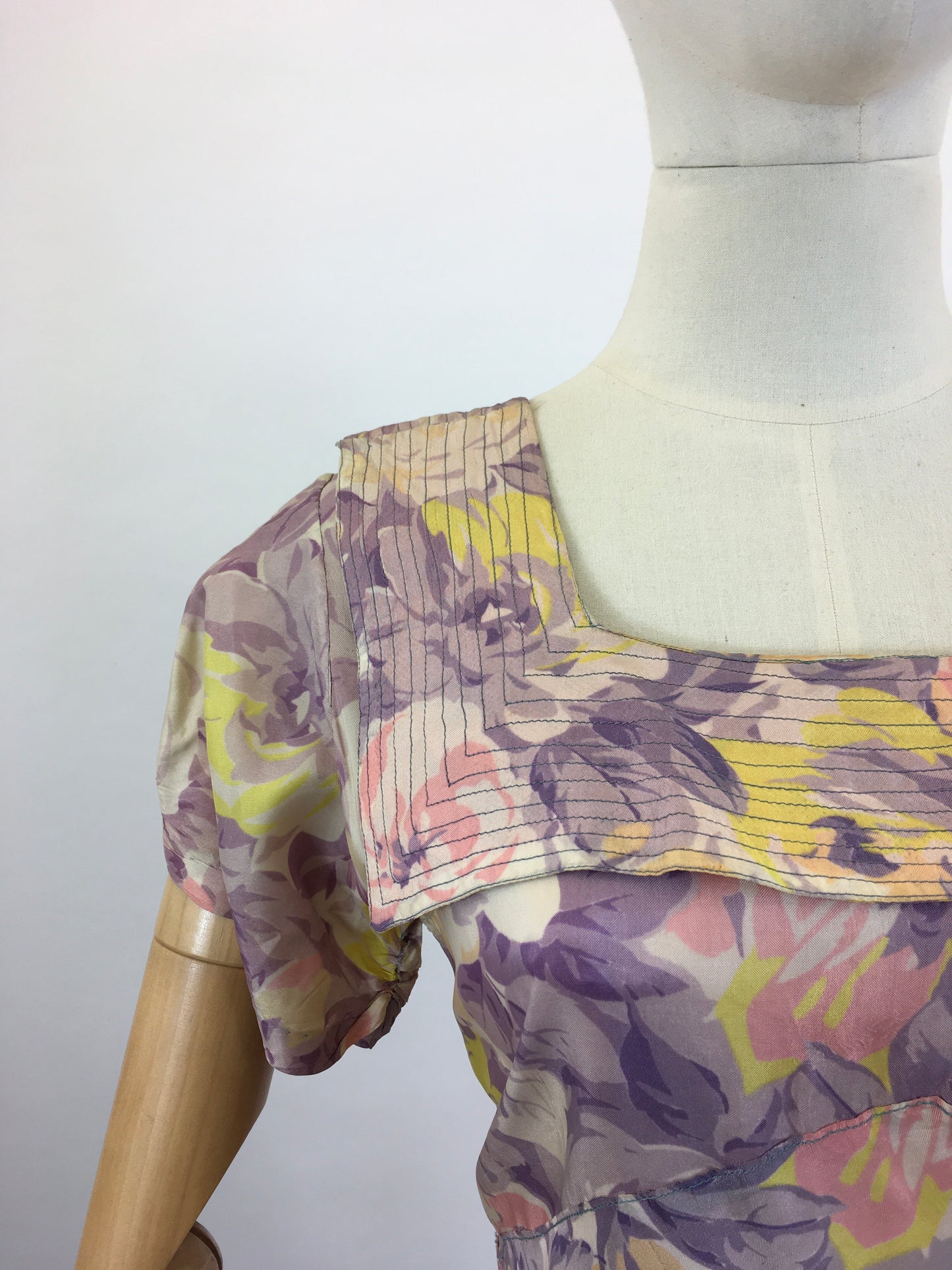 Original 1930’s Beautiful Silk dress - Pastels of Lilacs, Purple, Peach