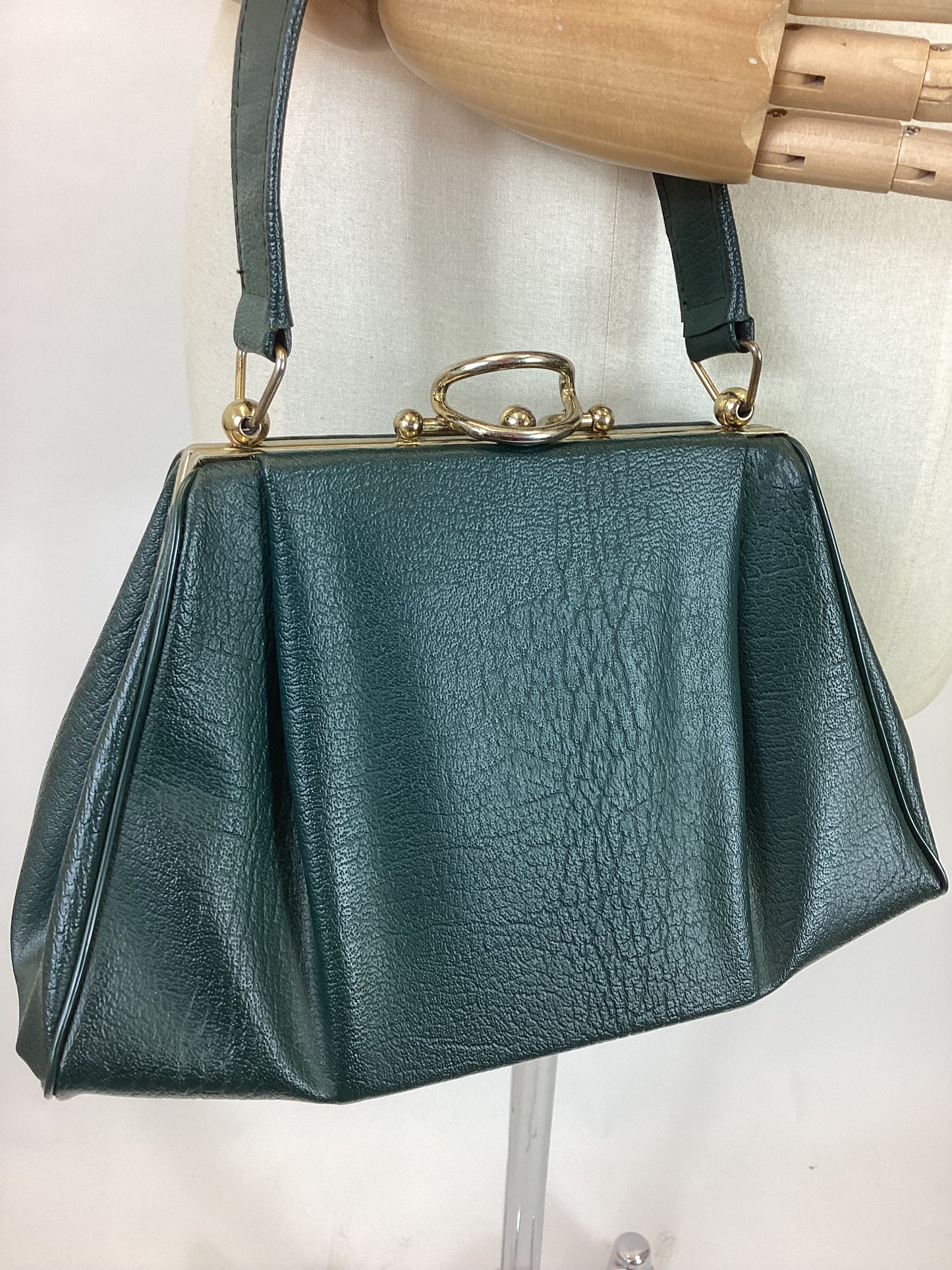 Original 1940's Gorgeous shape handbag - in Forest Green