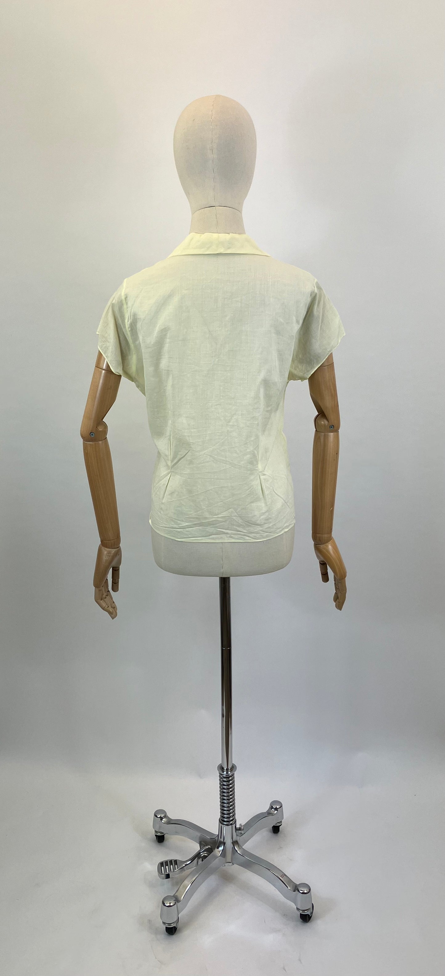 Original 1950’s Embroidered Blouse - soft Lemon