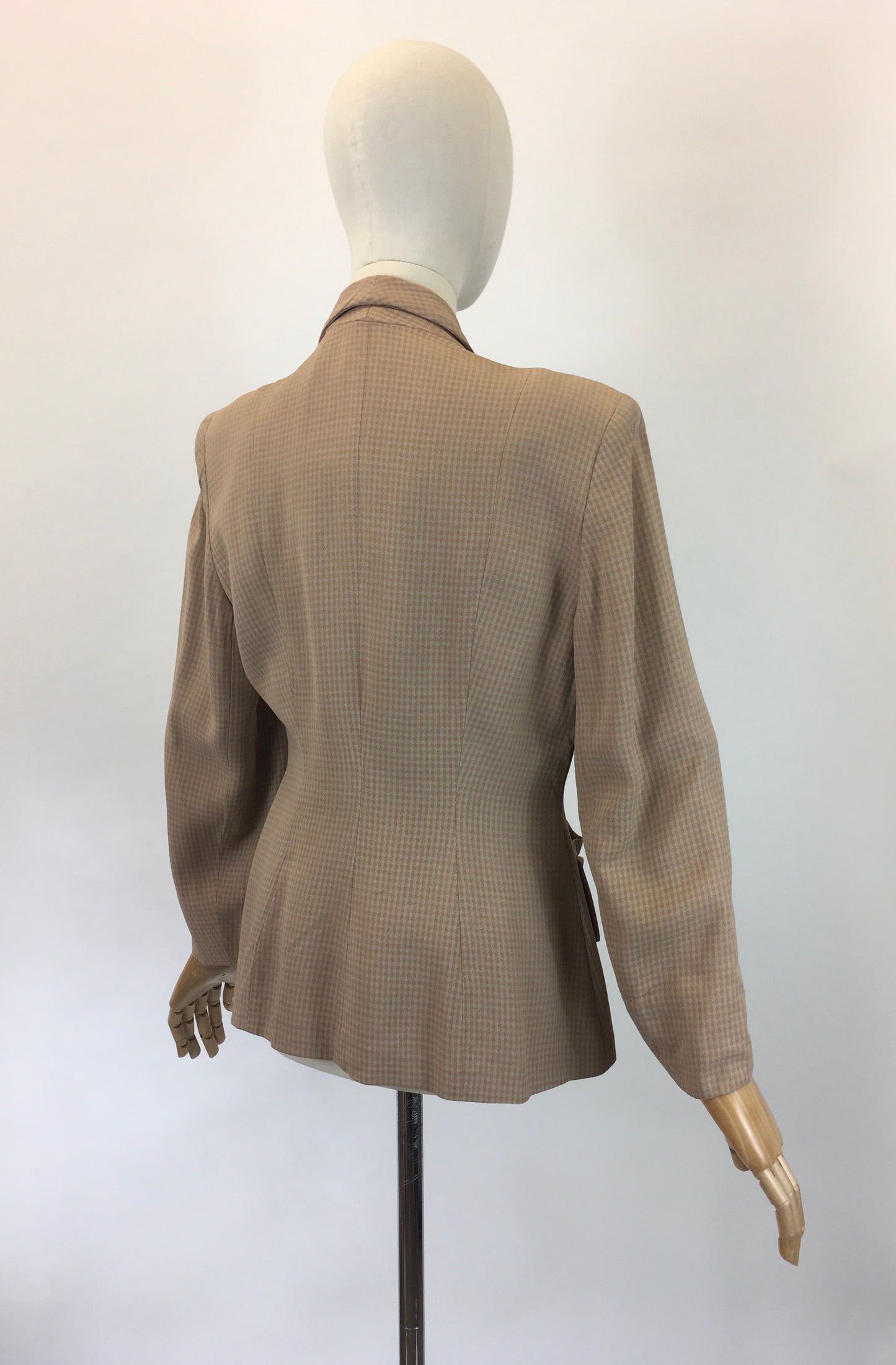 Original 40s darling jacket - in Peach and taupe dogtooth