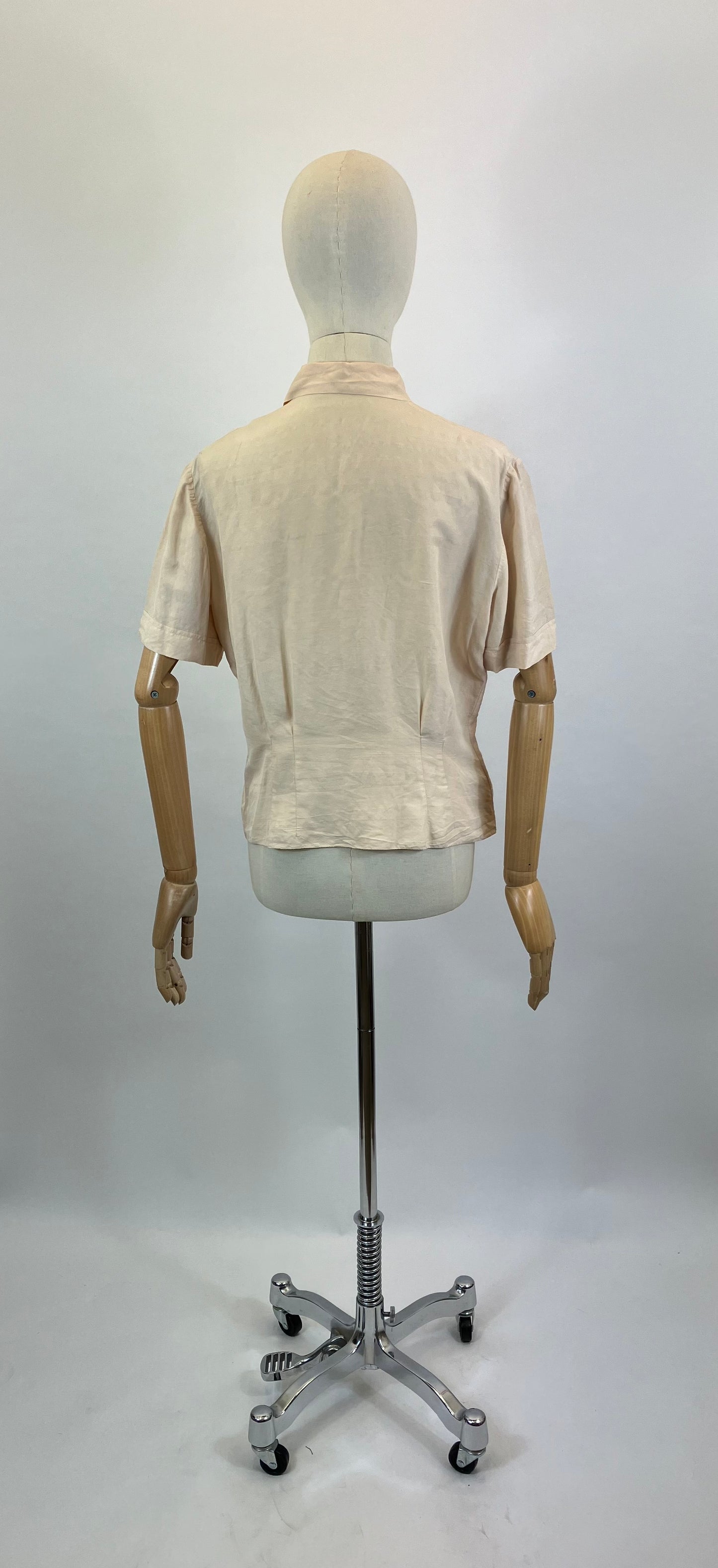 Original 1940’s Beautiful Silk Blouse - soft Peach