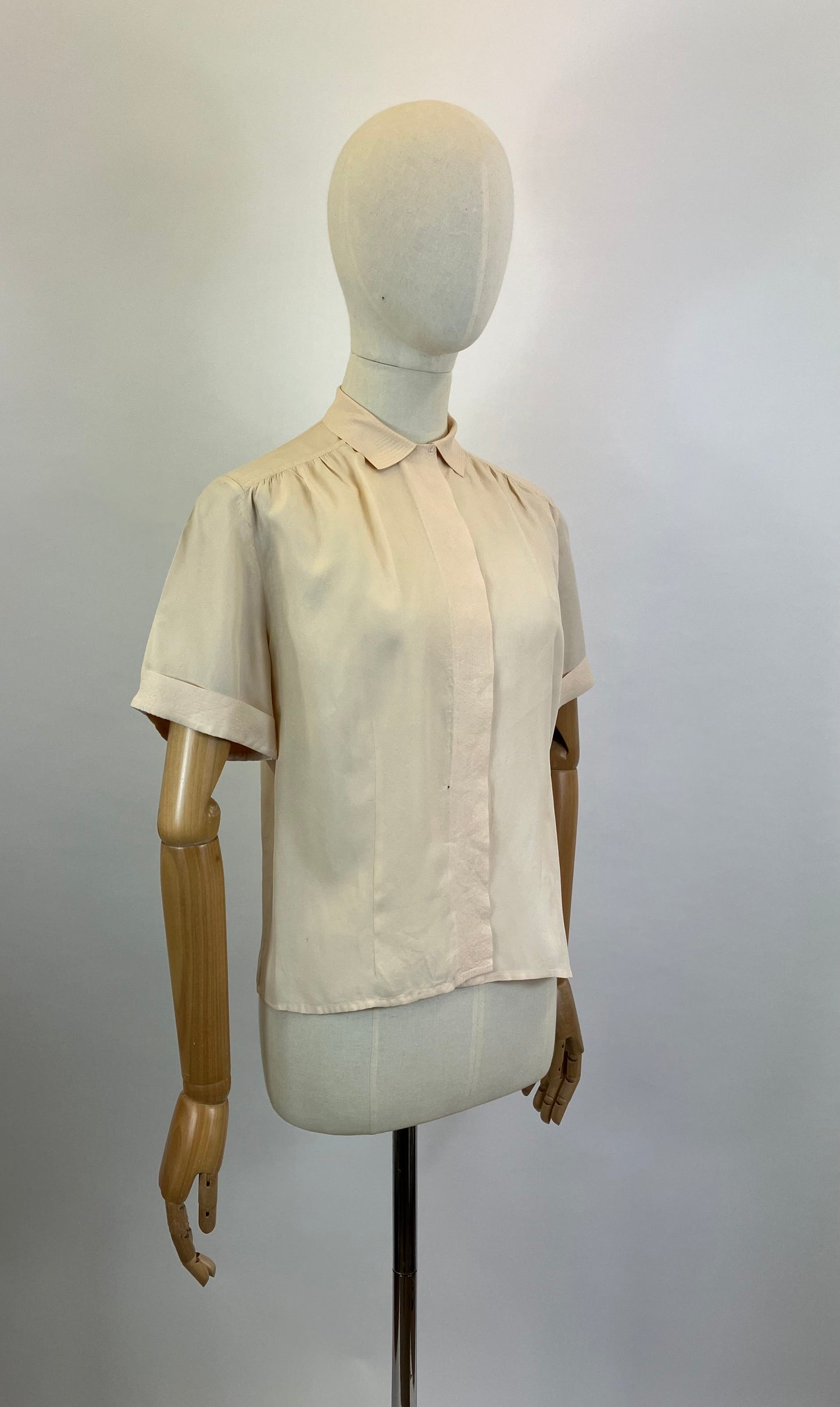 Original Beautiful 1950’s Blouse - soft Apricot