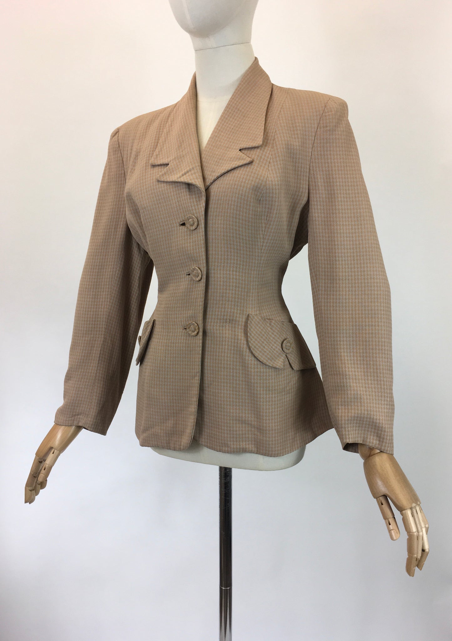 Original 40s darling jacket - in Peach and taupe dogtooth