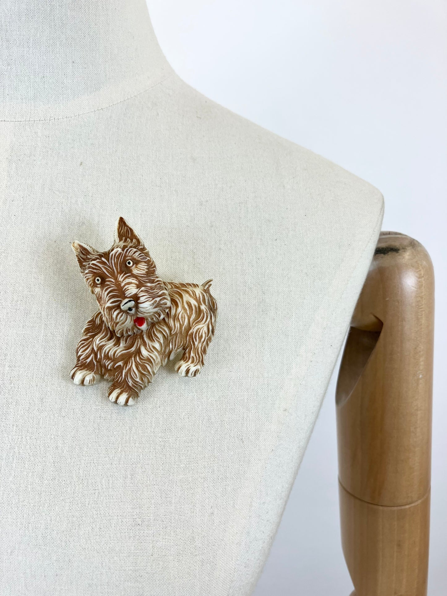 Original 1940's Fabulous Moving Head Doggie brooch