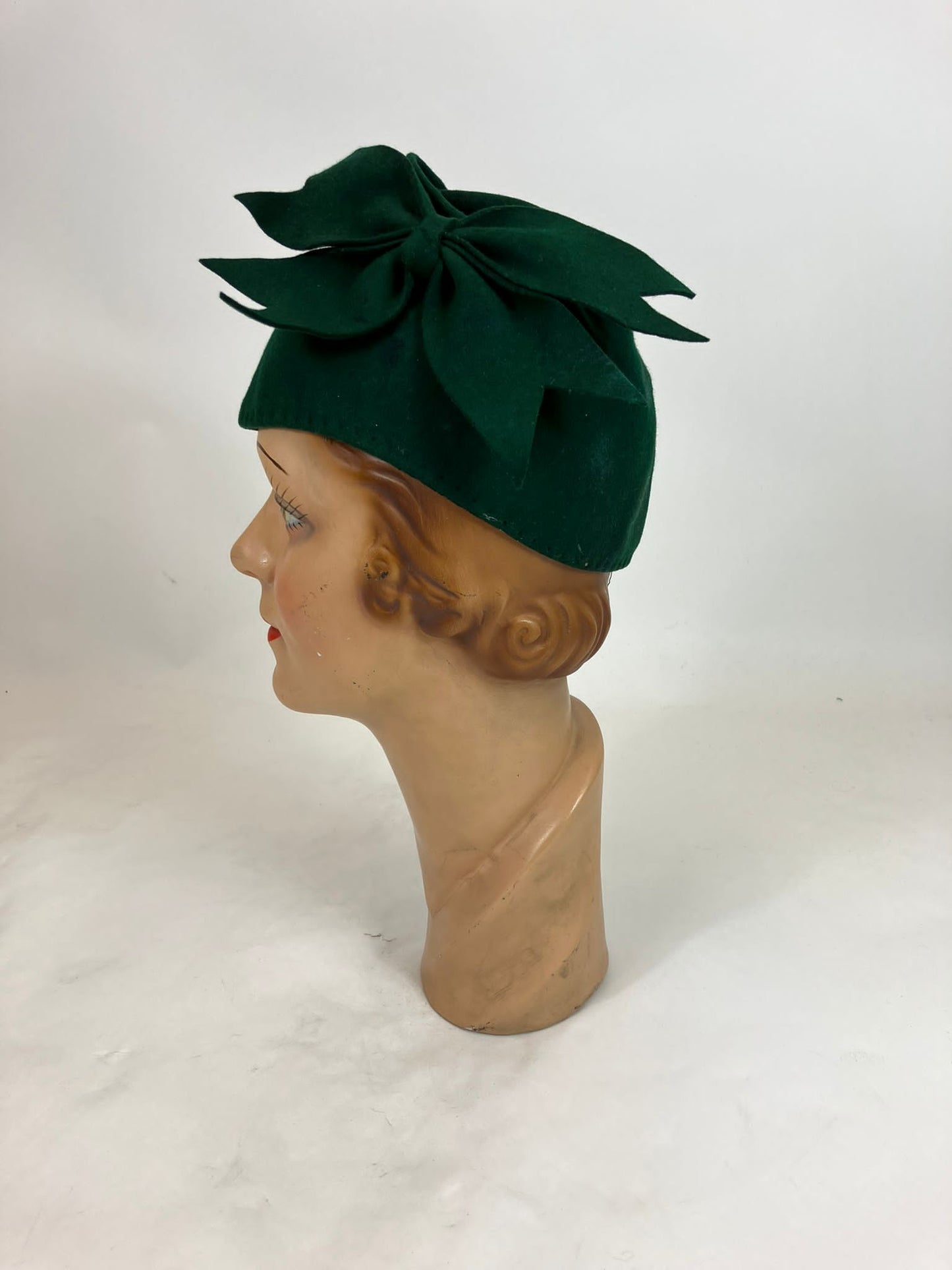 Original 1930’s Stunning Pixie Hat - in Forest Green