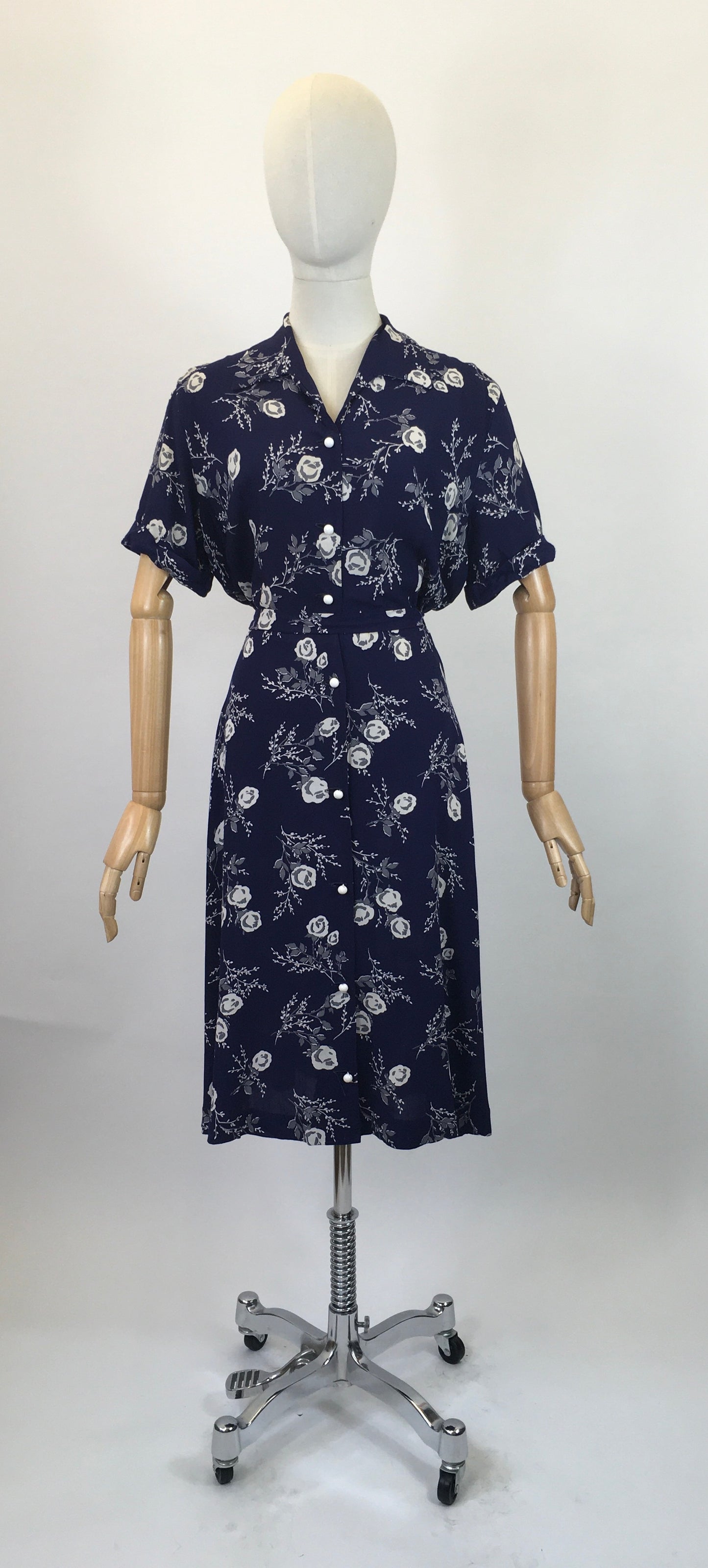 Original 1940’s Floral Cotton Shirtwaister dress - In hues of Cream and grey flowers