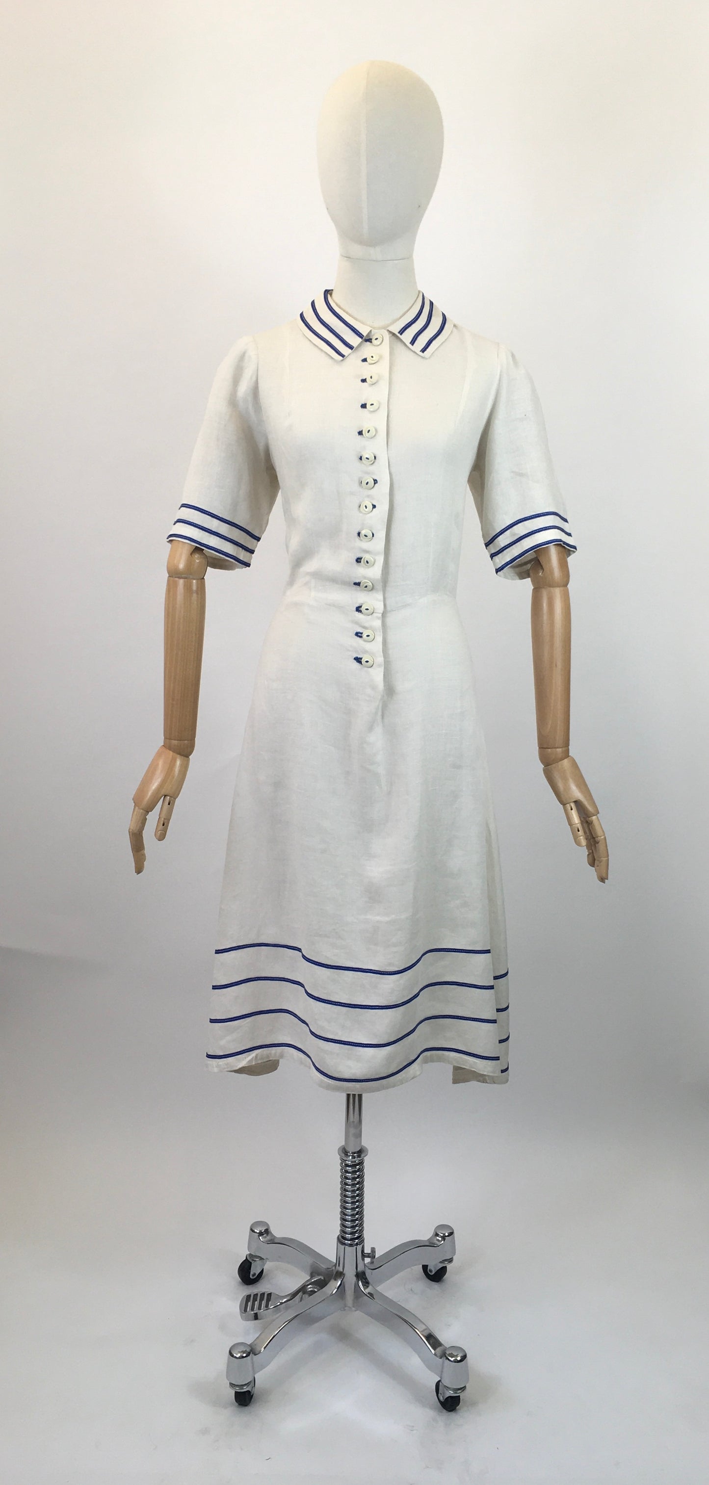 Original early 30’s Linen dress - White with contrast Blue Detailing.