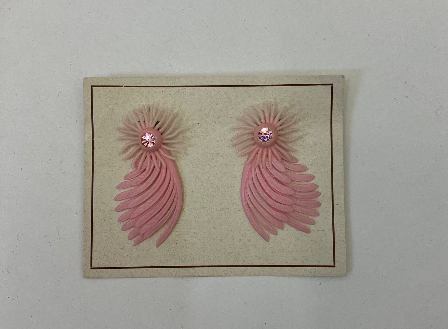 Original 1950’s Clip on Earrings - Baby pink - feathers