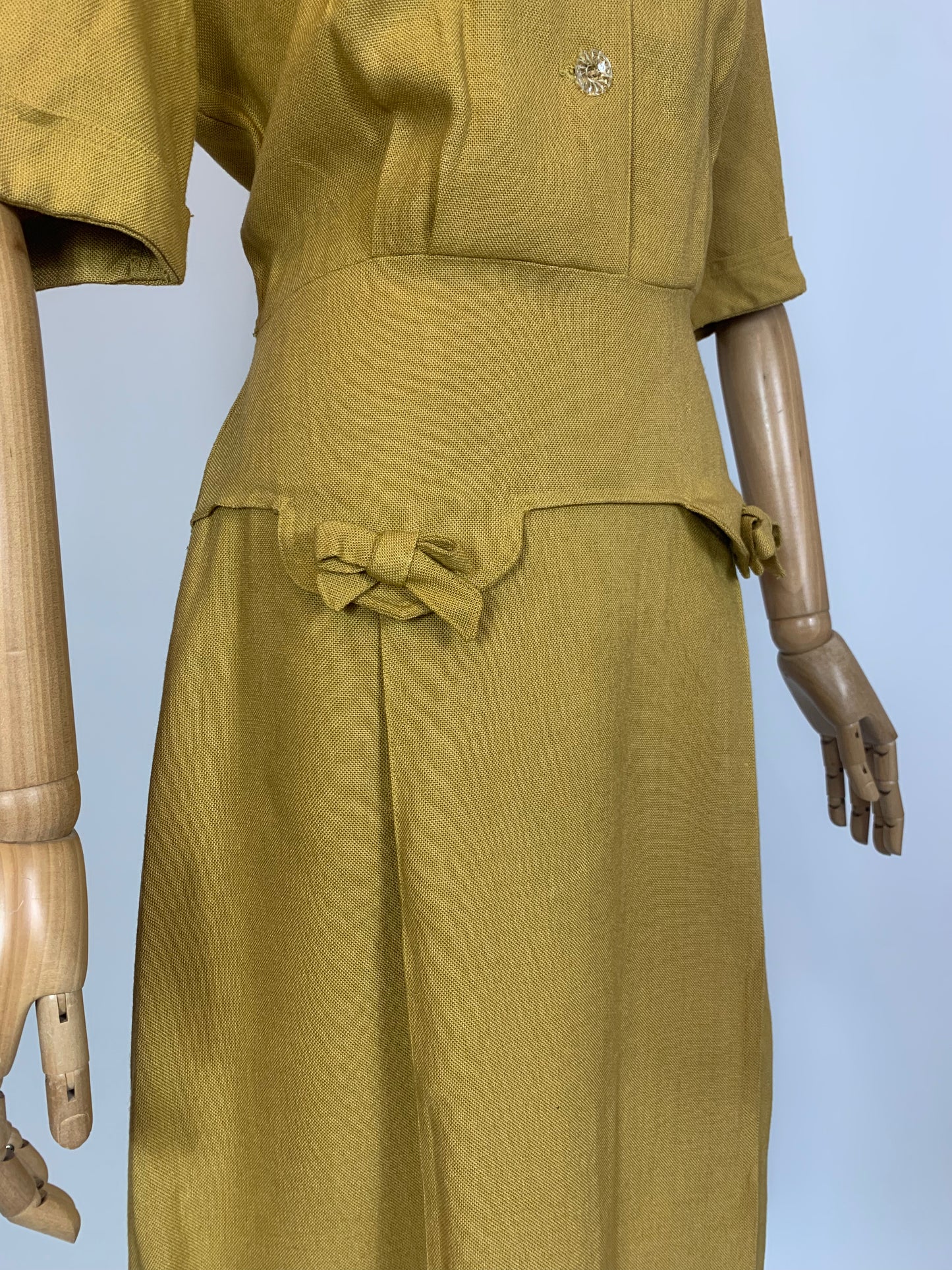 Original CC41 label 1940’s Beautiful Moygashel Linen dress - mustard