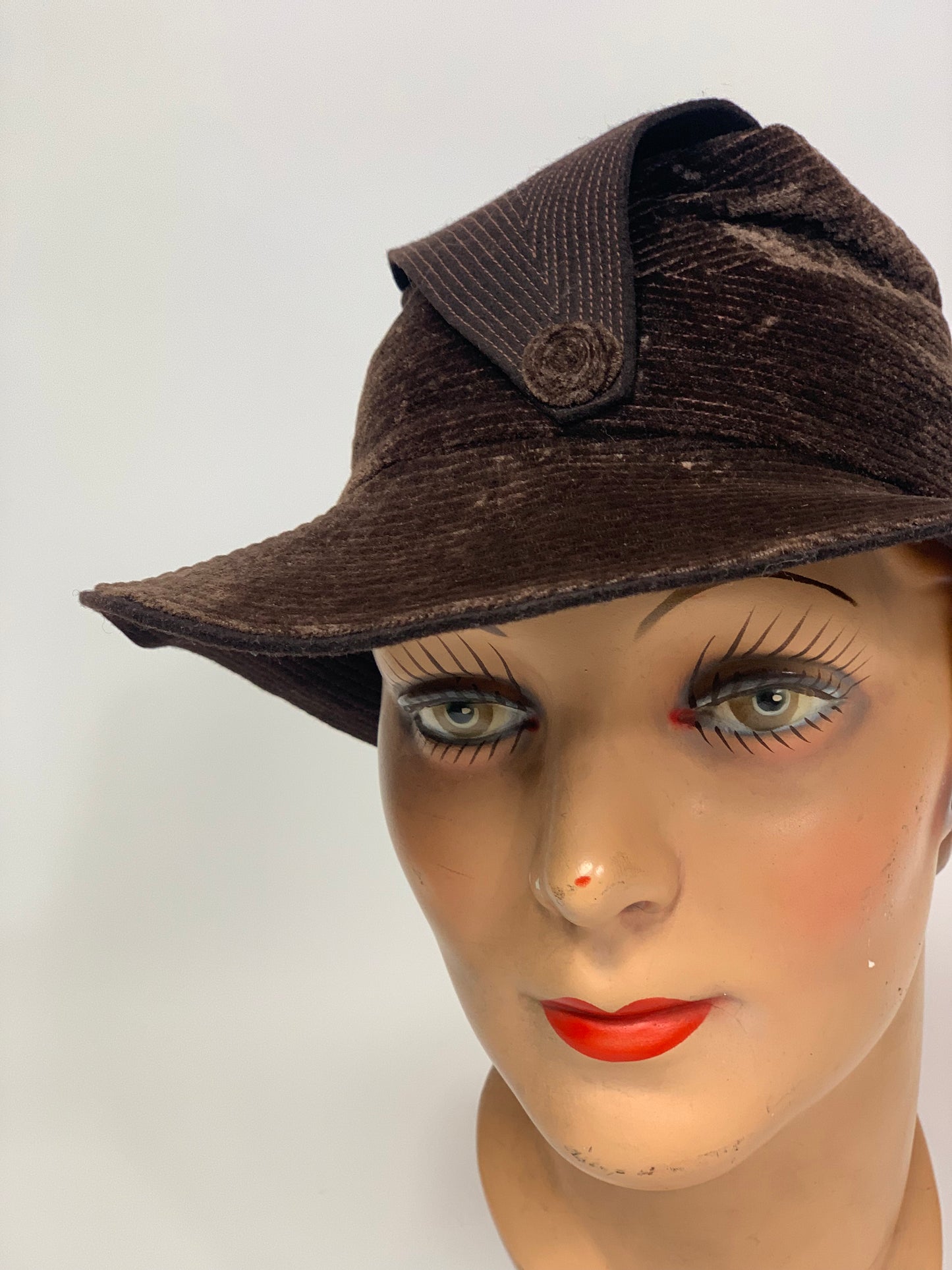 Original 1930’s Beautiful Velvet & Felt hat - dark brown
