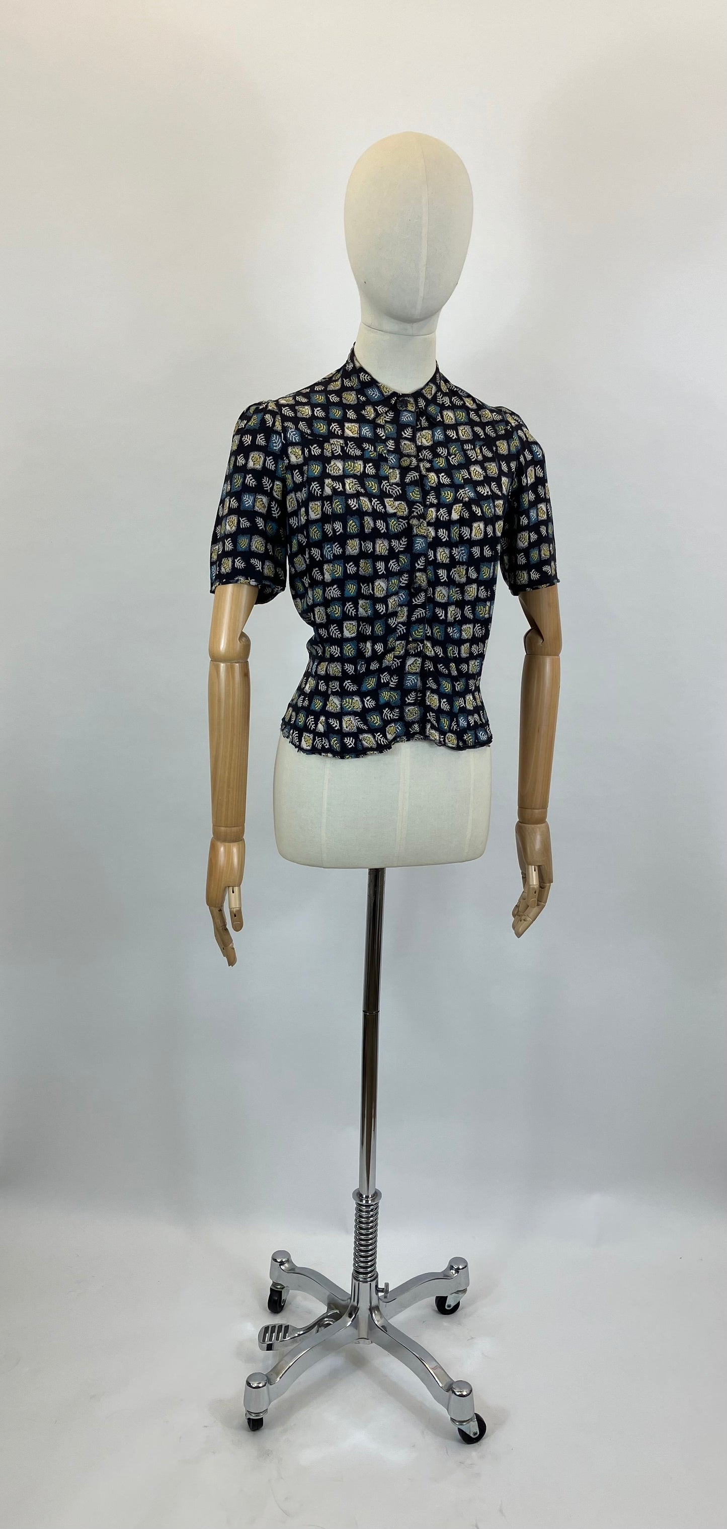 Original 1940's Fabulous Novelty Print Blouse - Yellow and White flowers on a bed of Navy