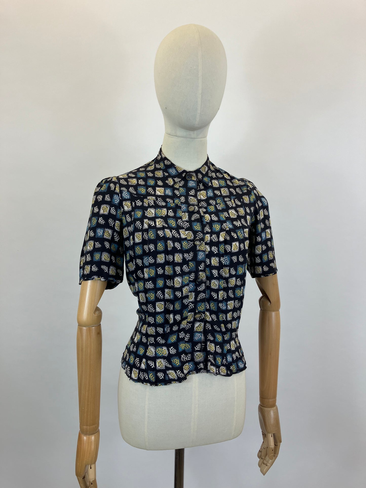 Original 1940's Fabulous Novelty Print Blouse - Yellow and White flowers on a bed of Navy